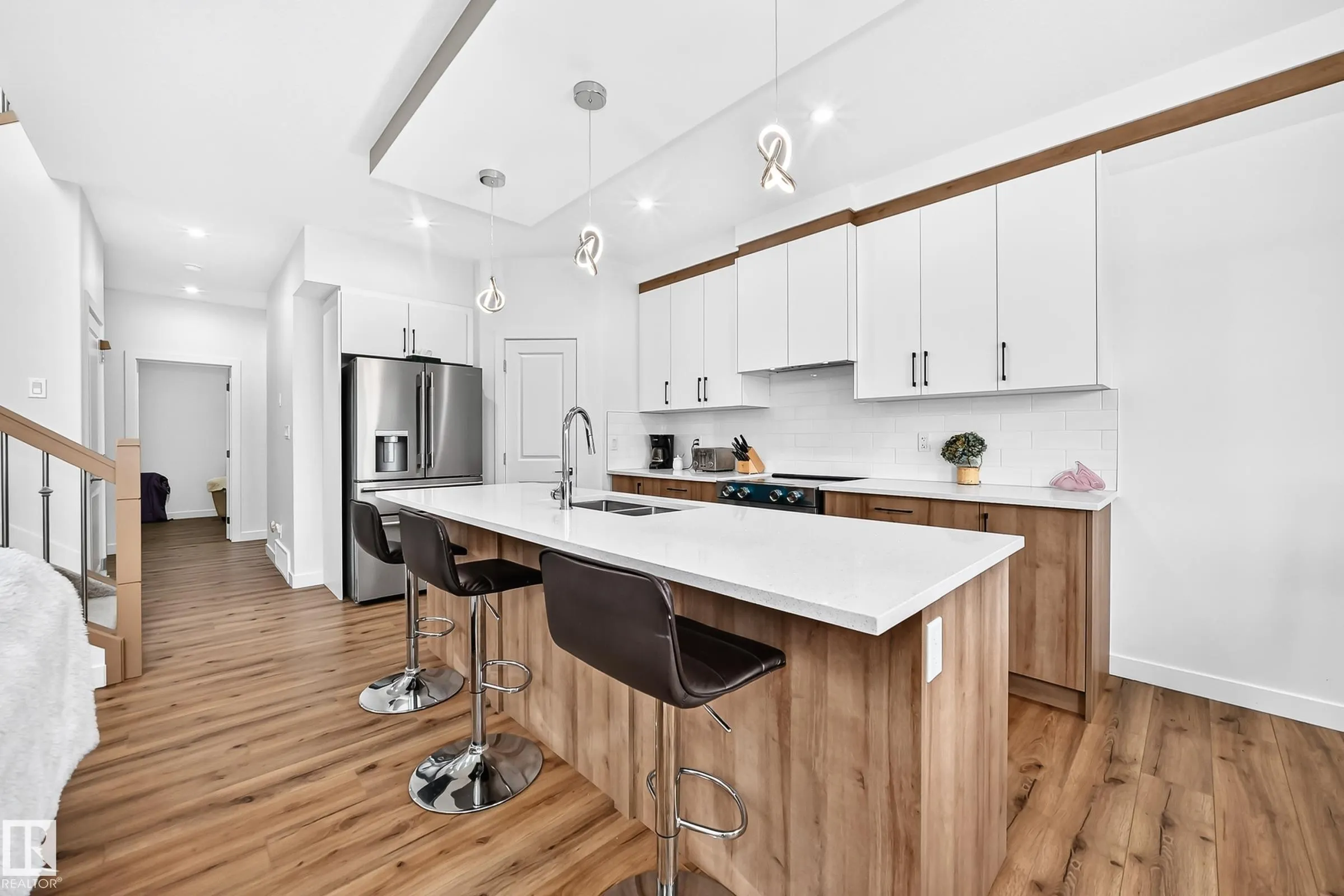 215 SAVOY Crescent