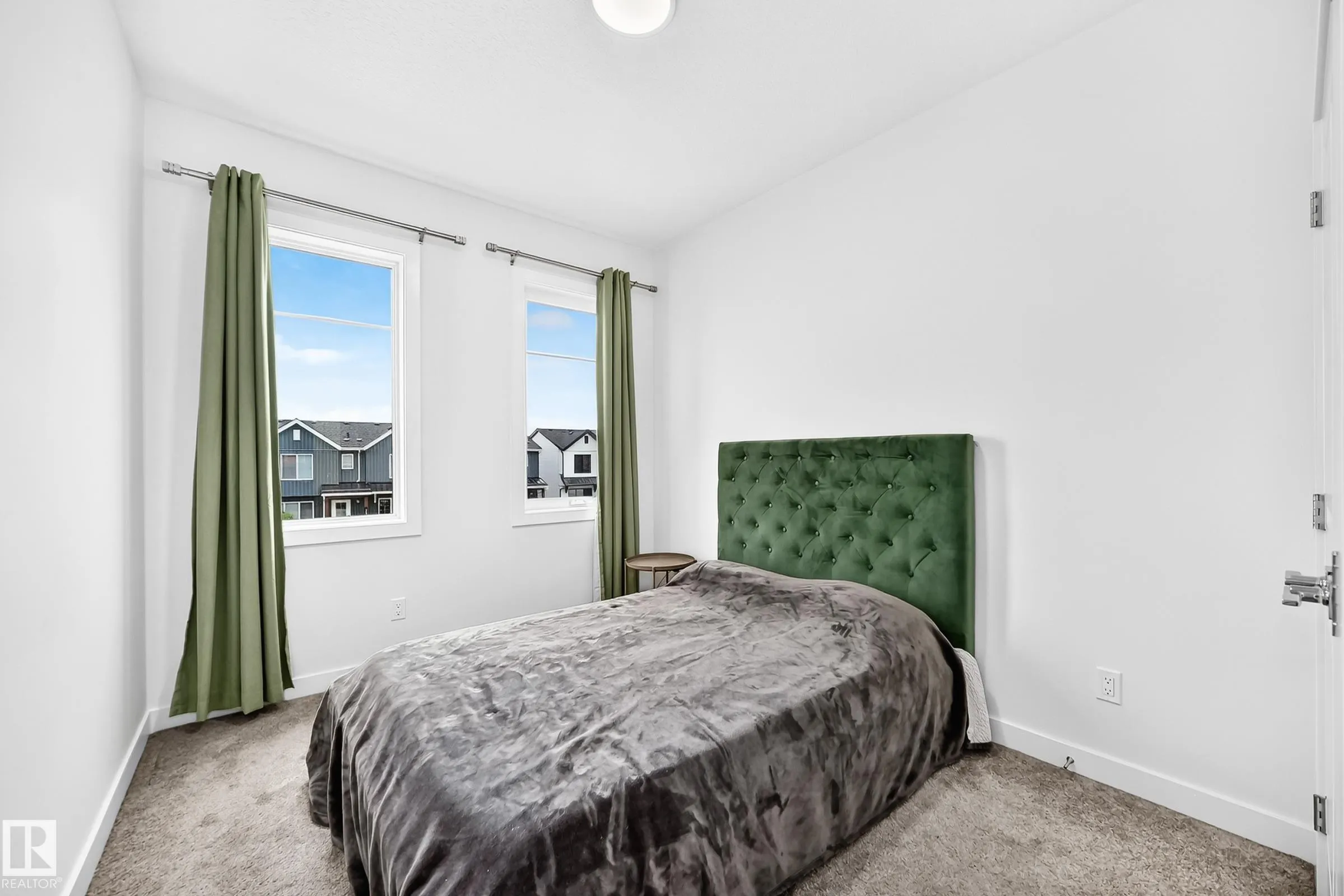 215 SAVOY Crescent