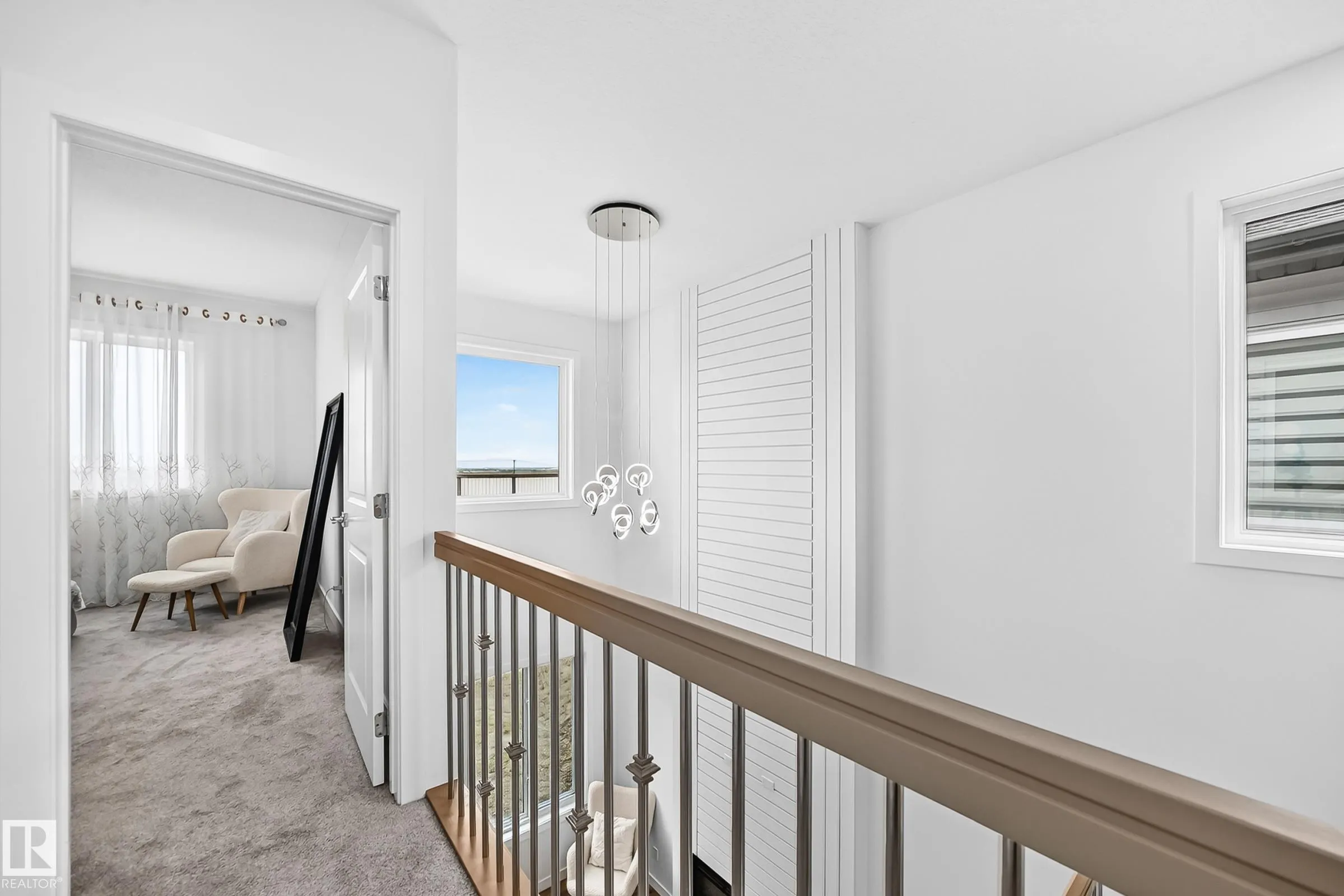 215 SAVOY Crescent