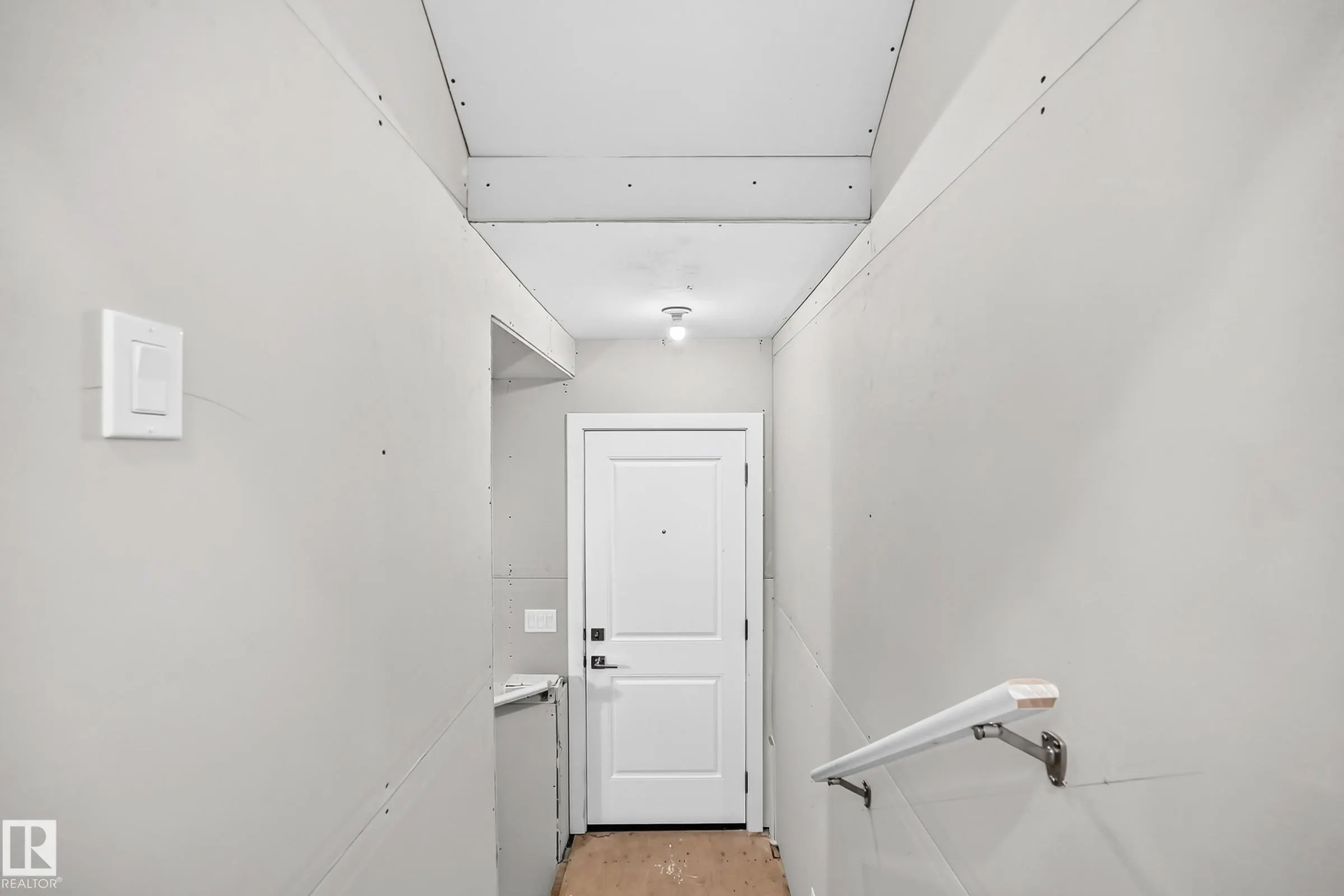 215 SAVOY Crescent