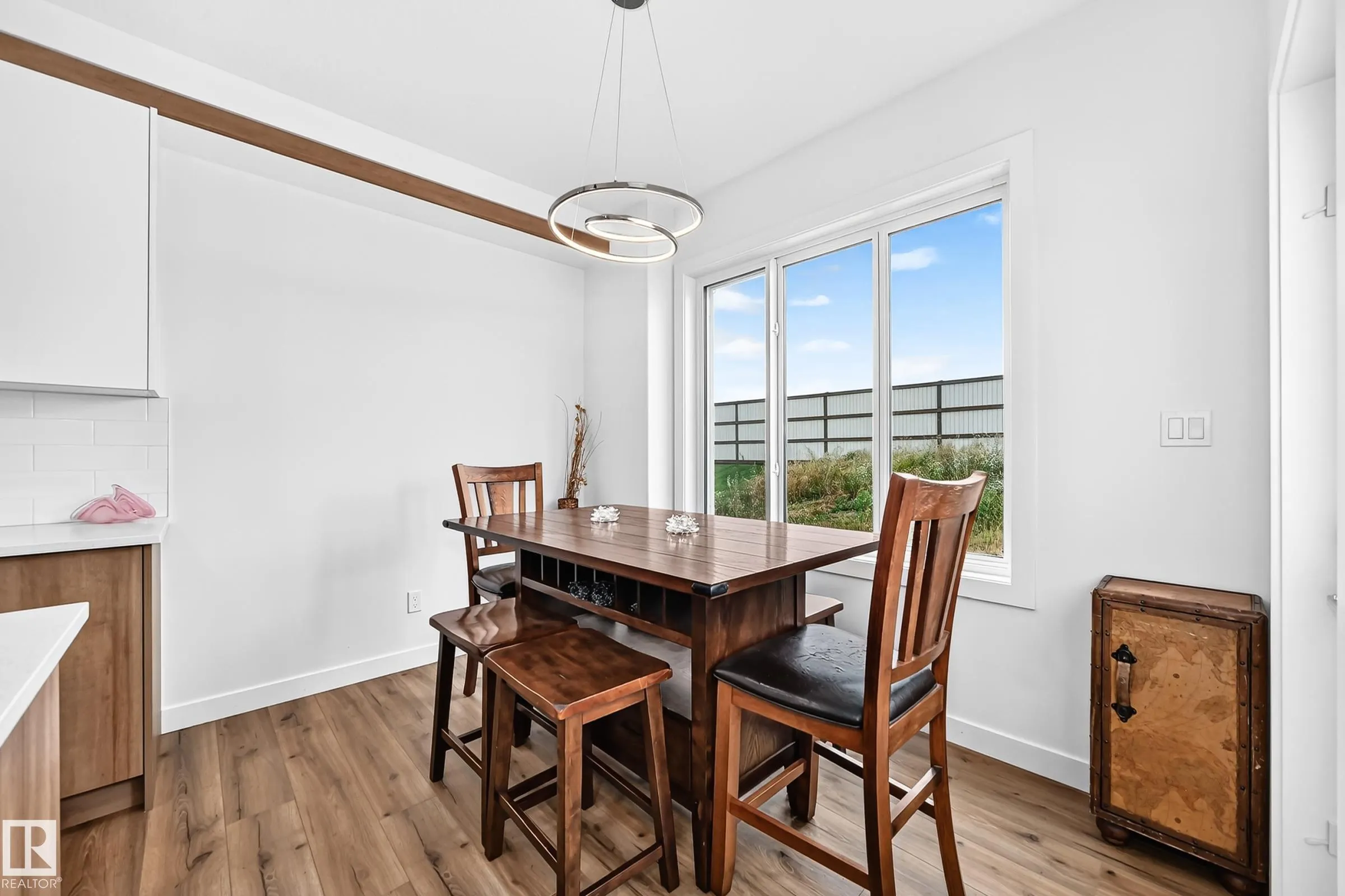 215 SAVOY Crescent