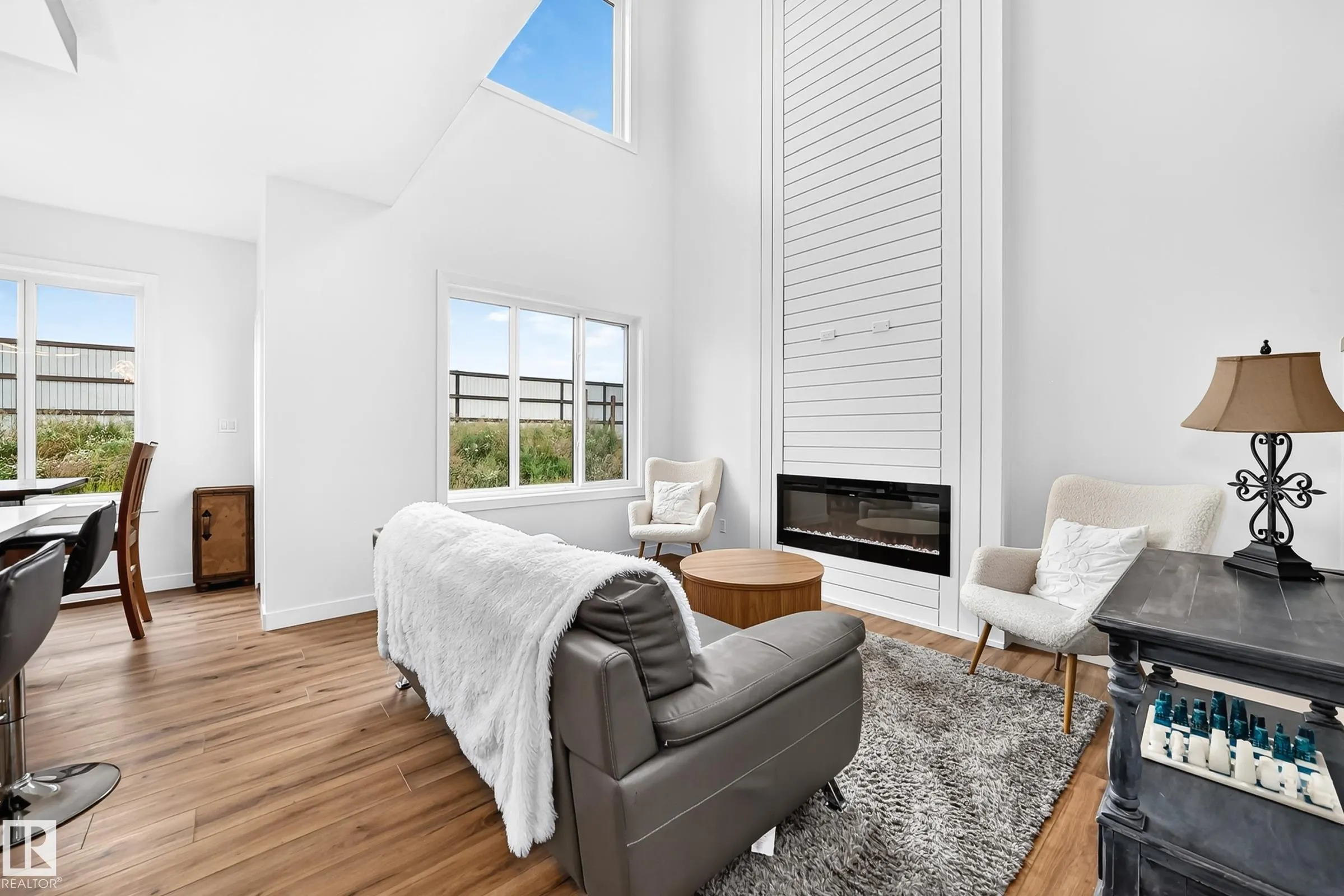 215 SAVOY Crescent