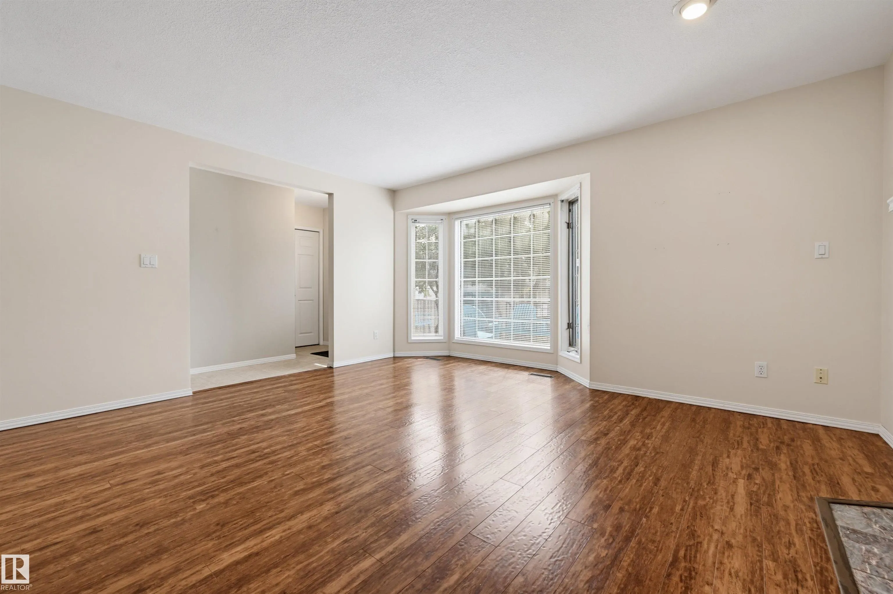 11107 UNIVERSITY Avenue
