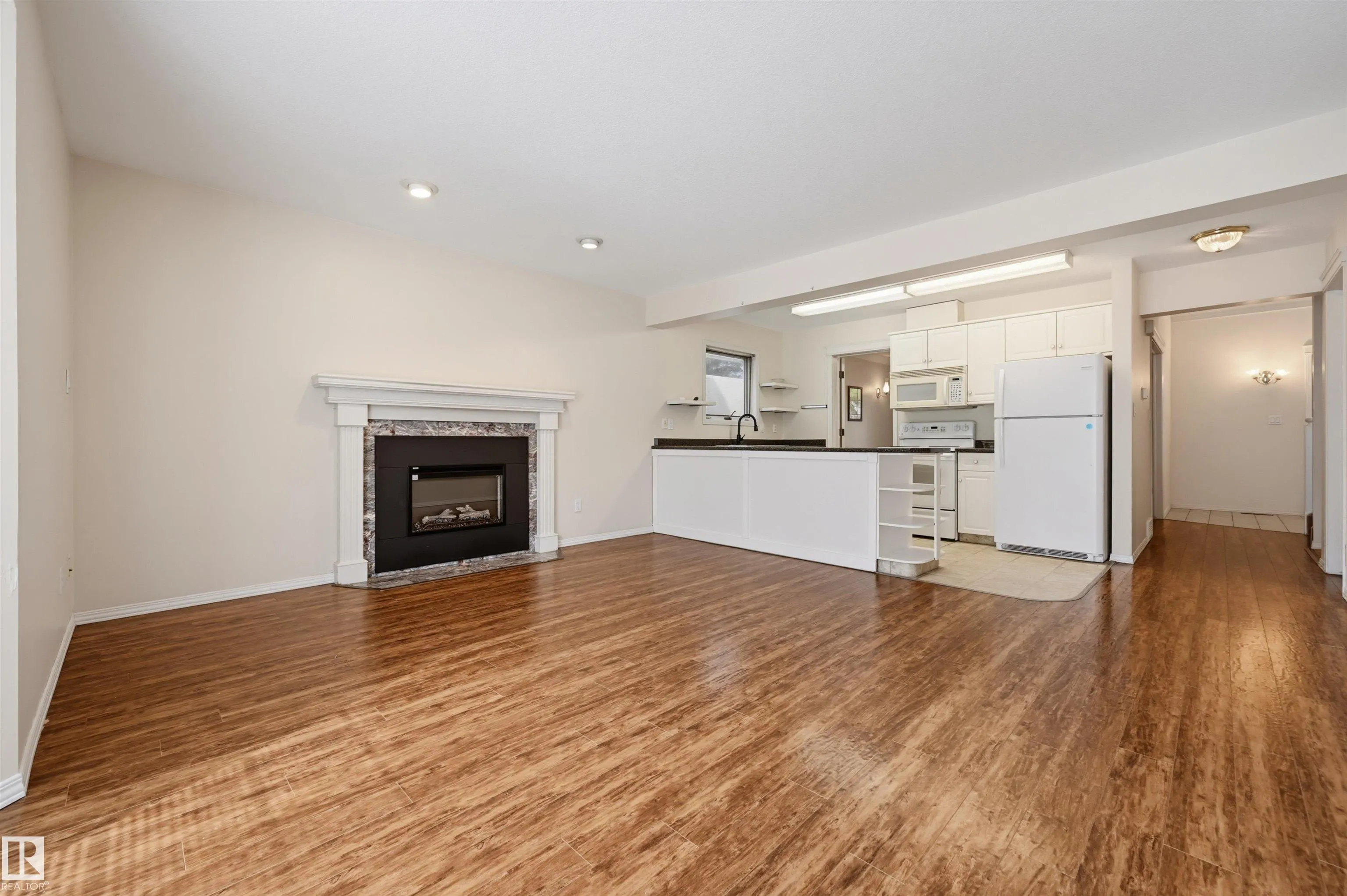 11107 UNIVERSITY Avenue