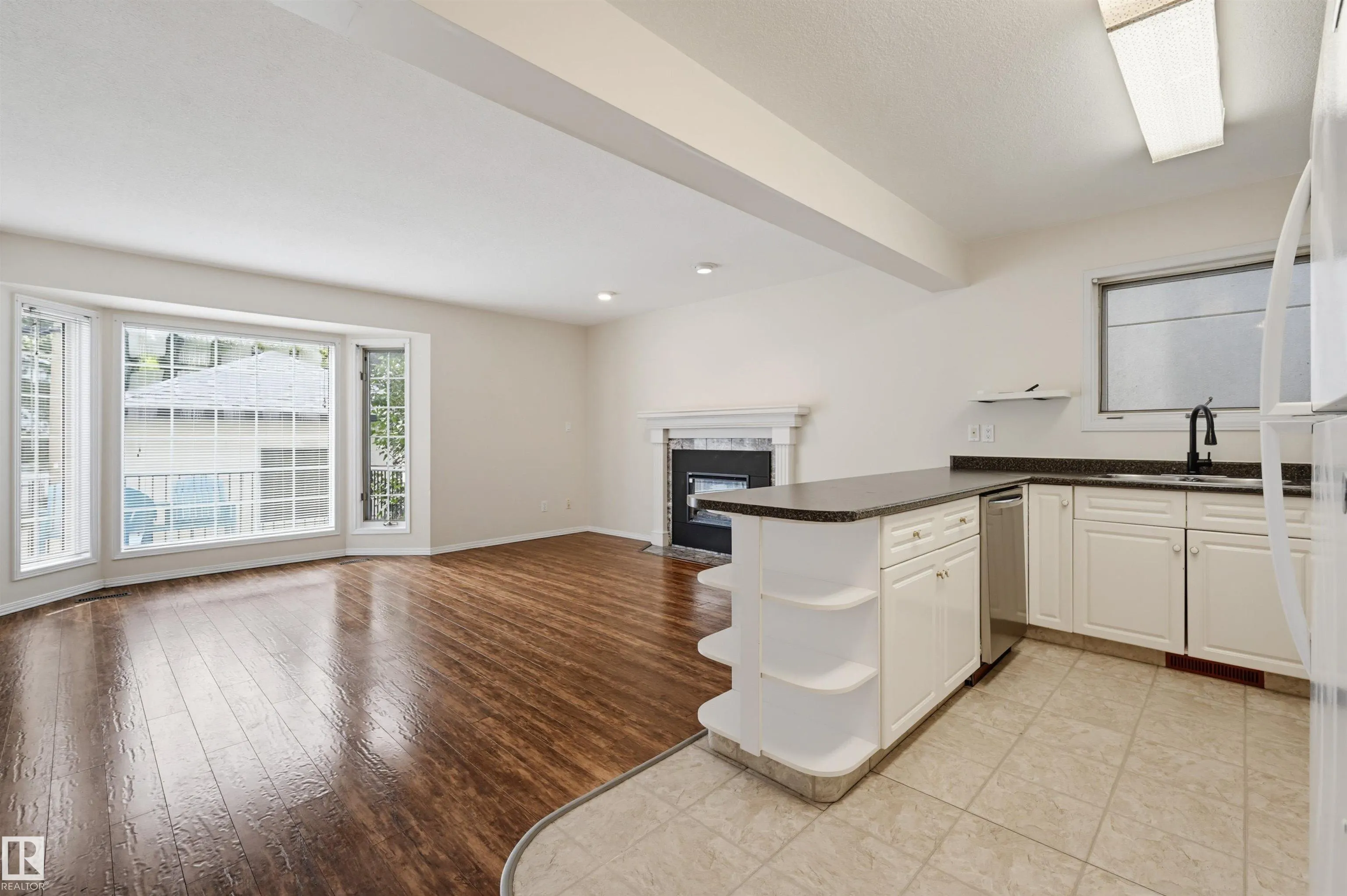 11107 UNIVERSITY Avenue