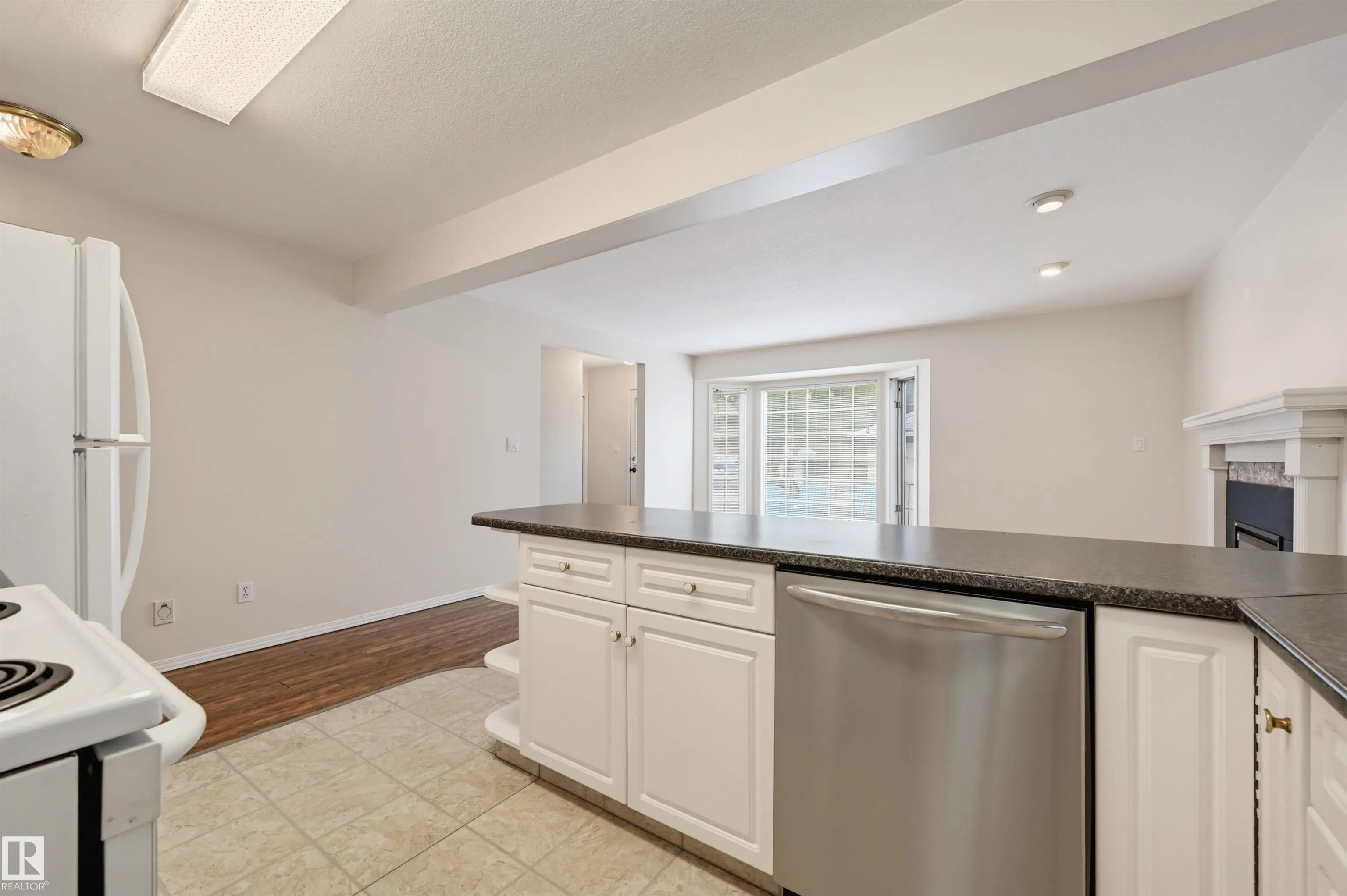11107 UNIVERSITY Avenue