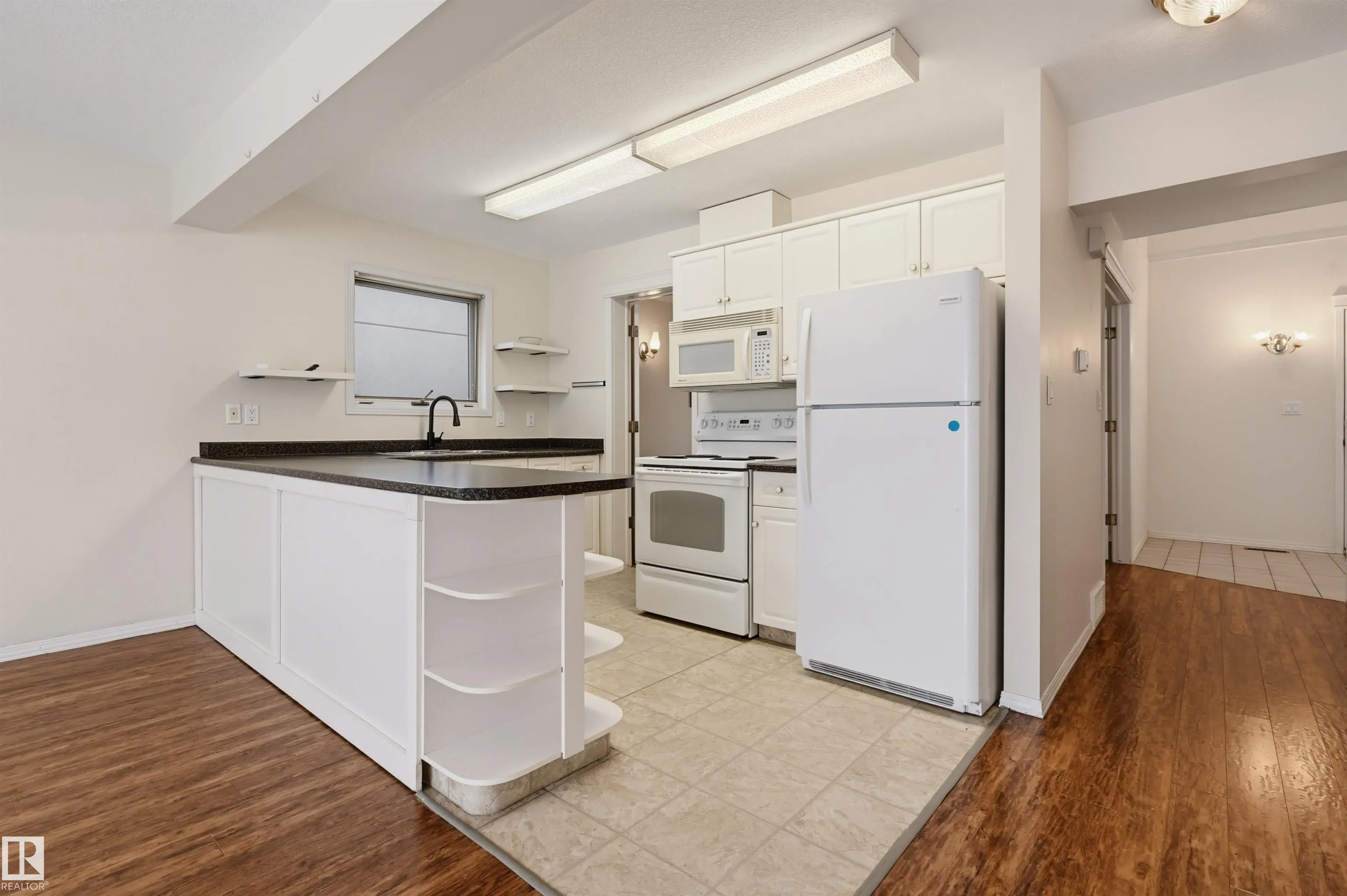 11107 UNIVERSITY Avenue