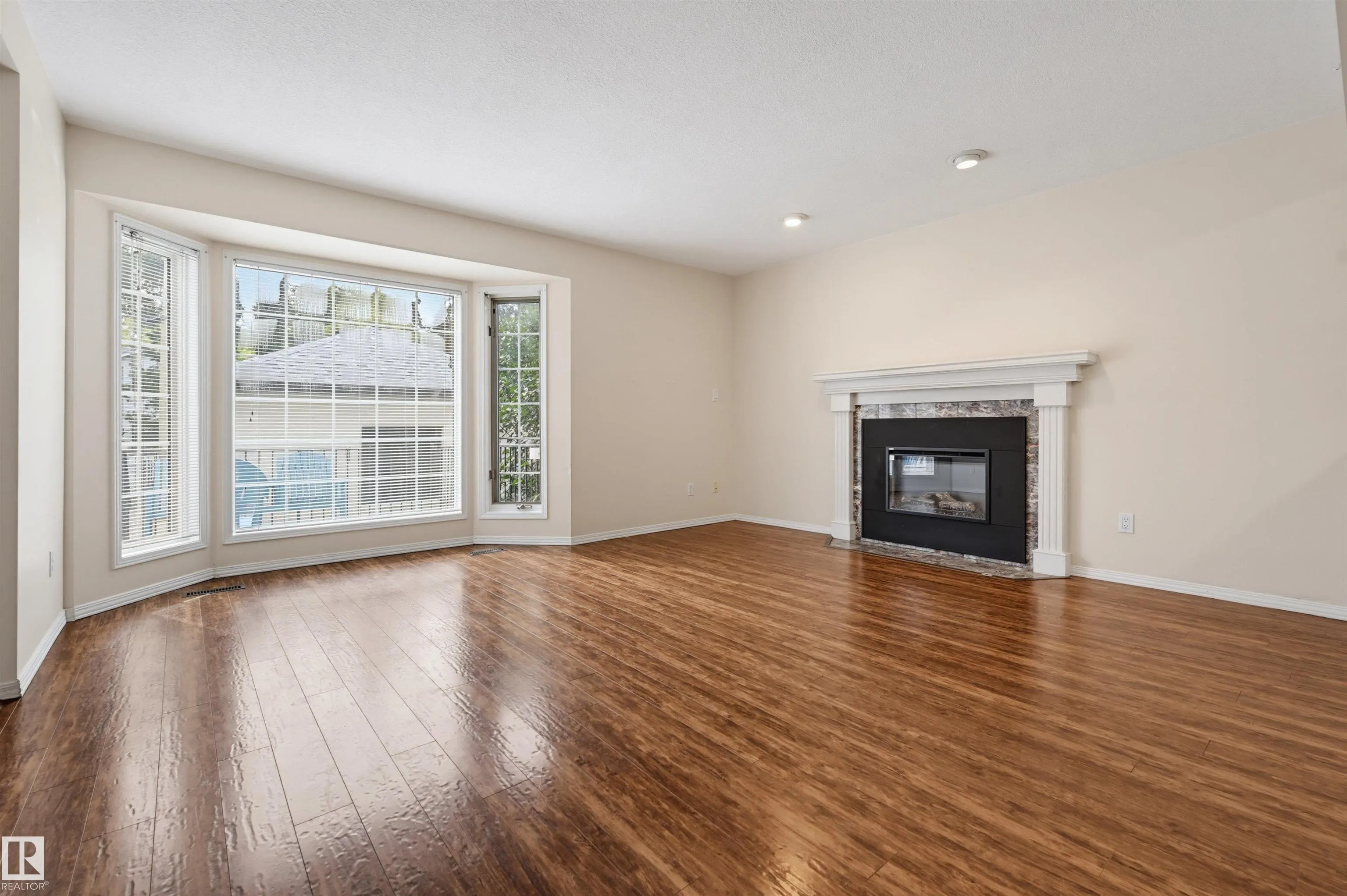 11107 UNIVERSITY Avenue