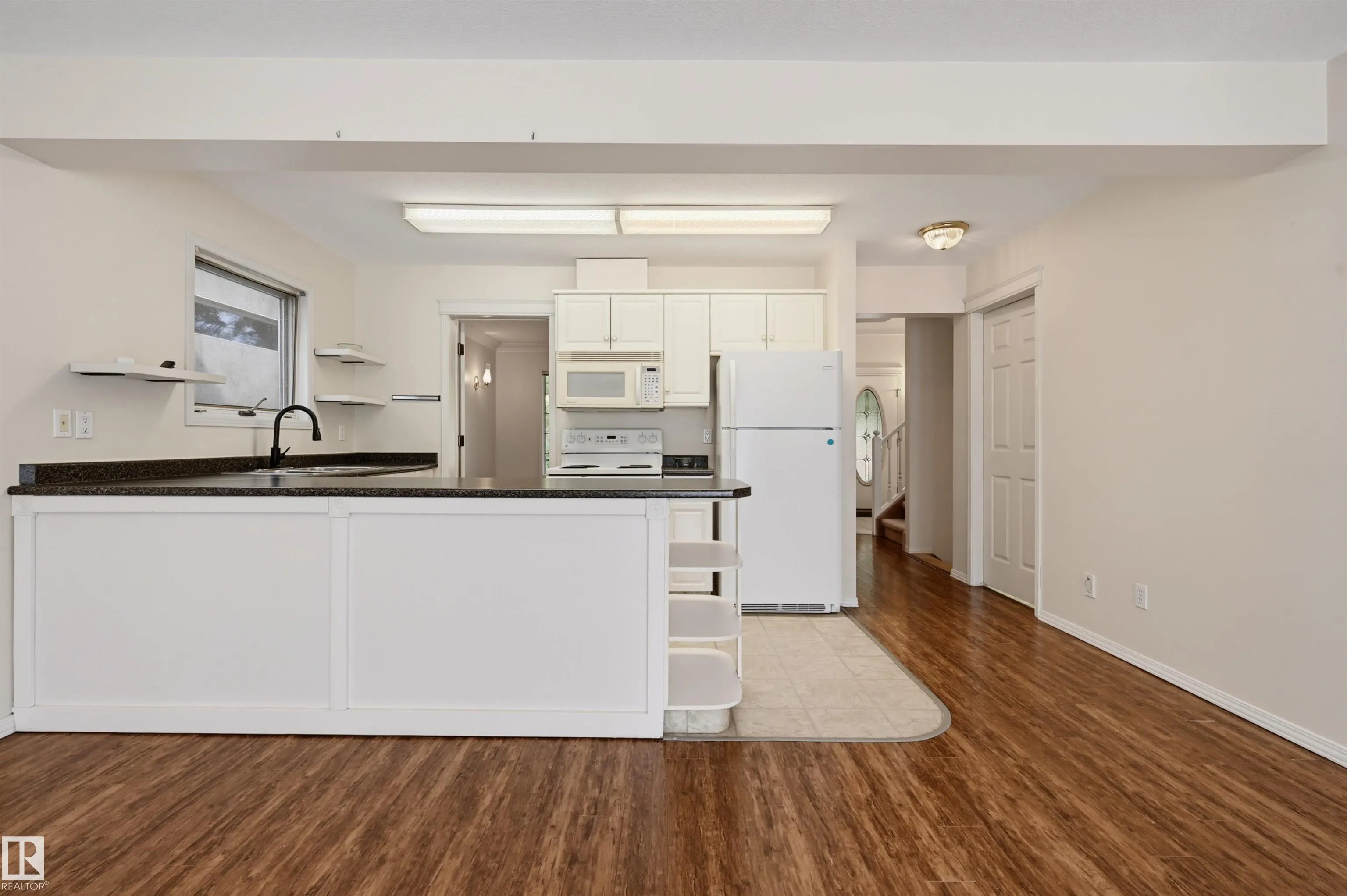 11107 UNIVERSITY Avenue