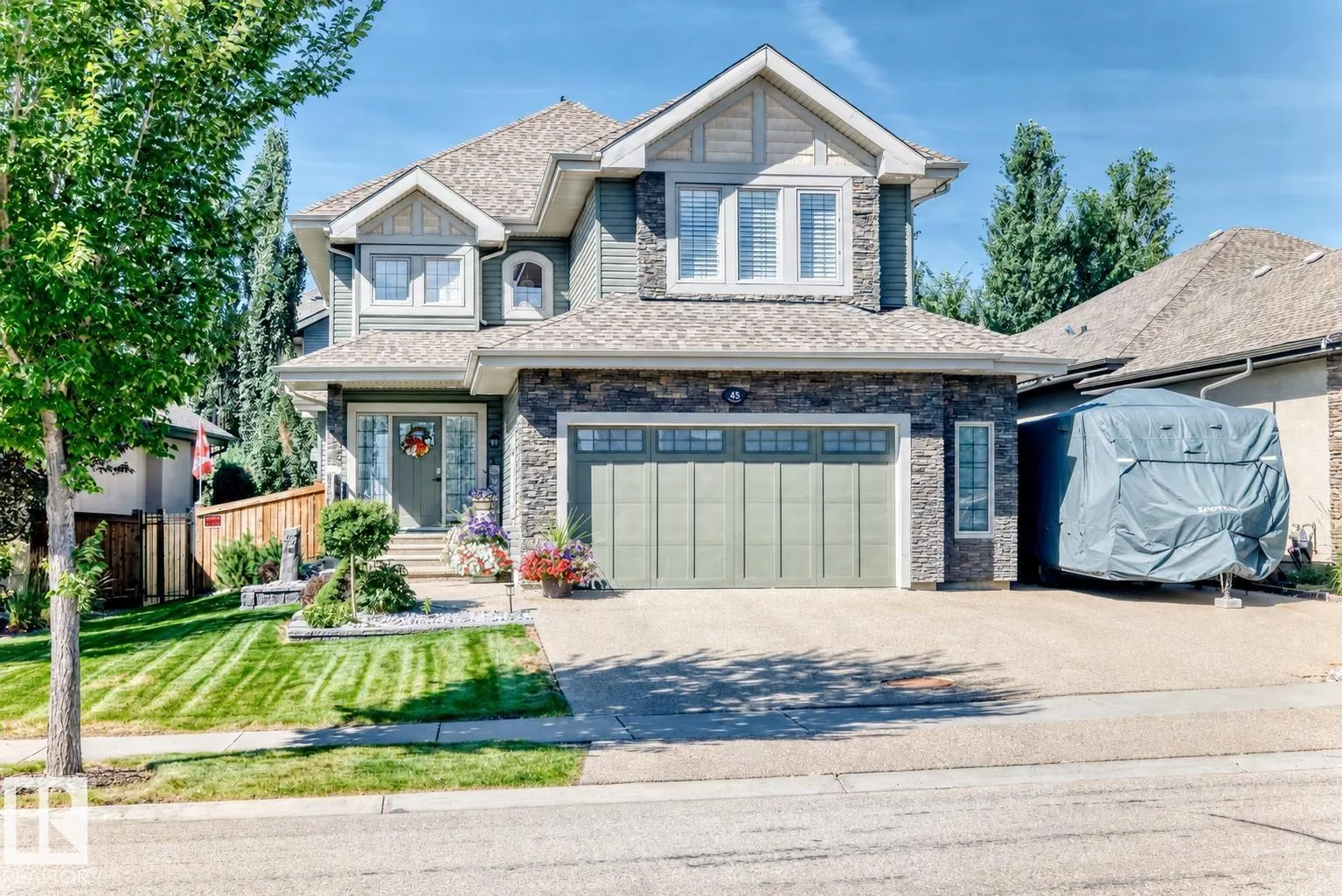 45 LACOMBE Drive