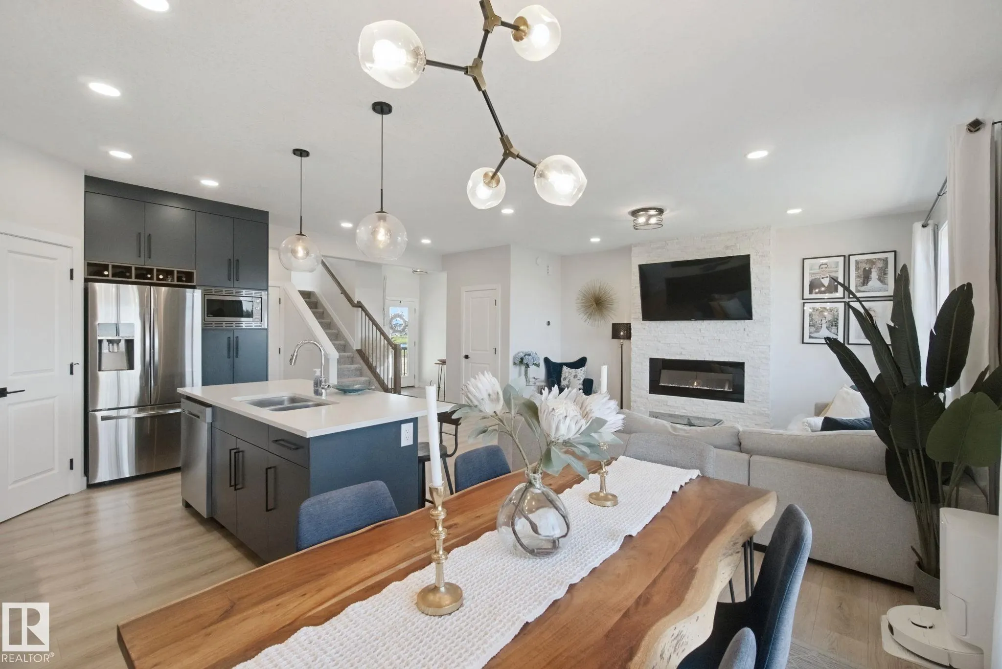 608 BOULDER Wynd