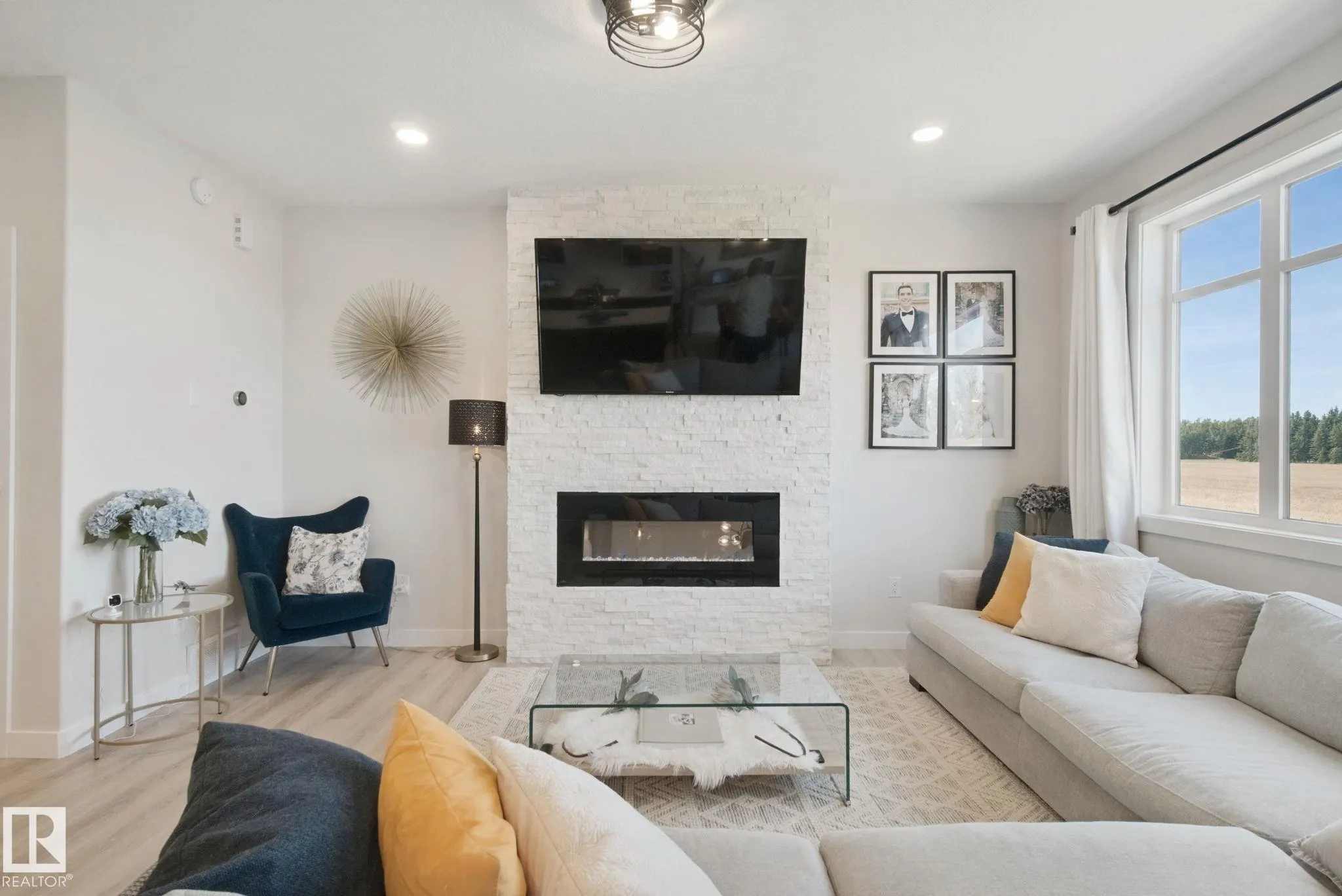 608 BOULDER Wynd