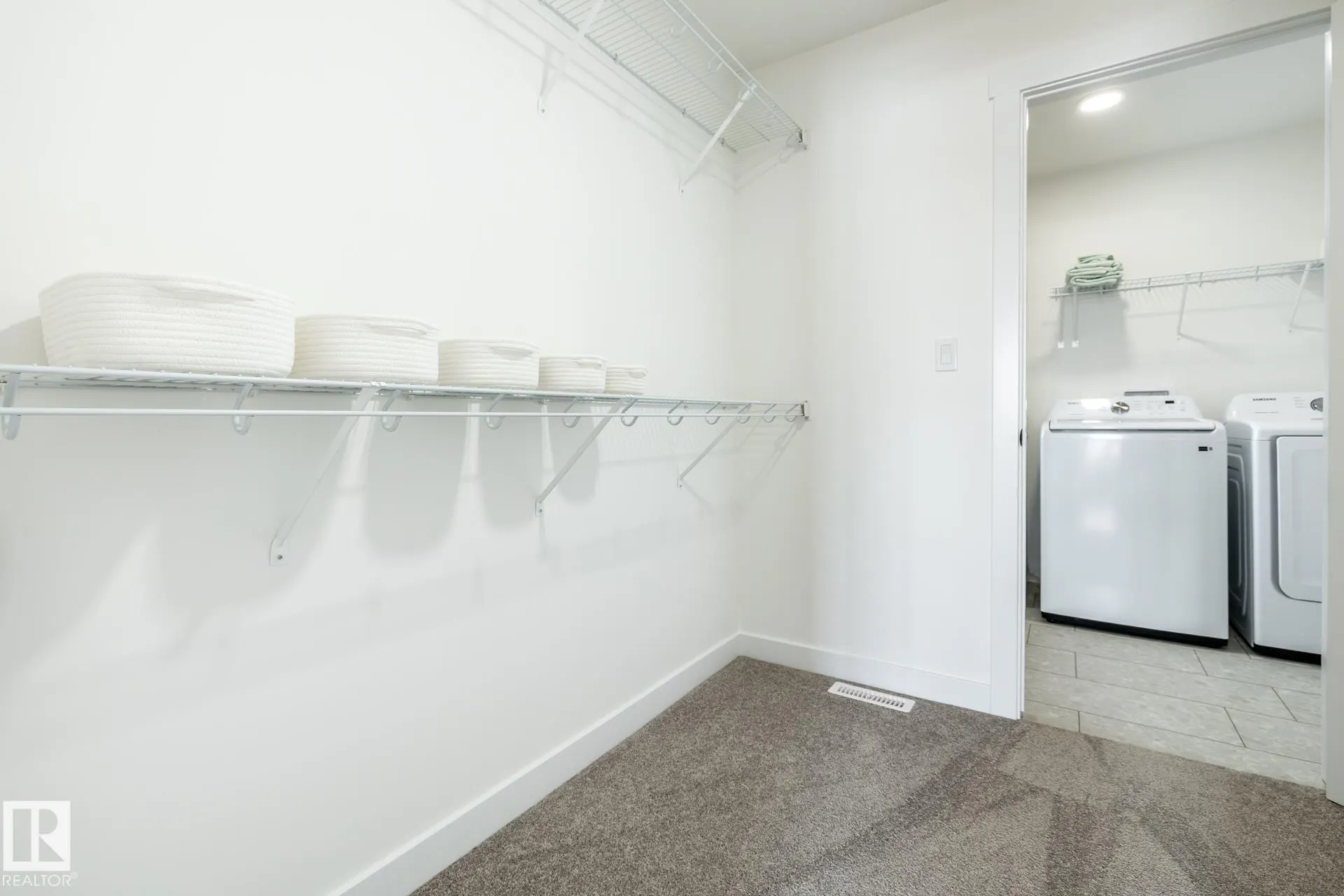 4562 Chegwin Wynd