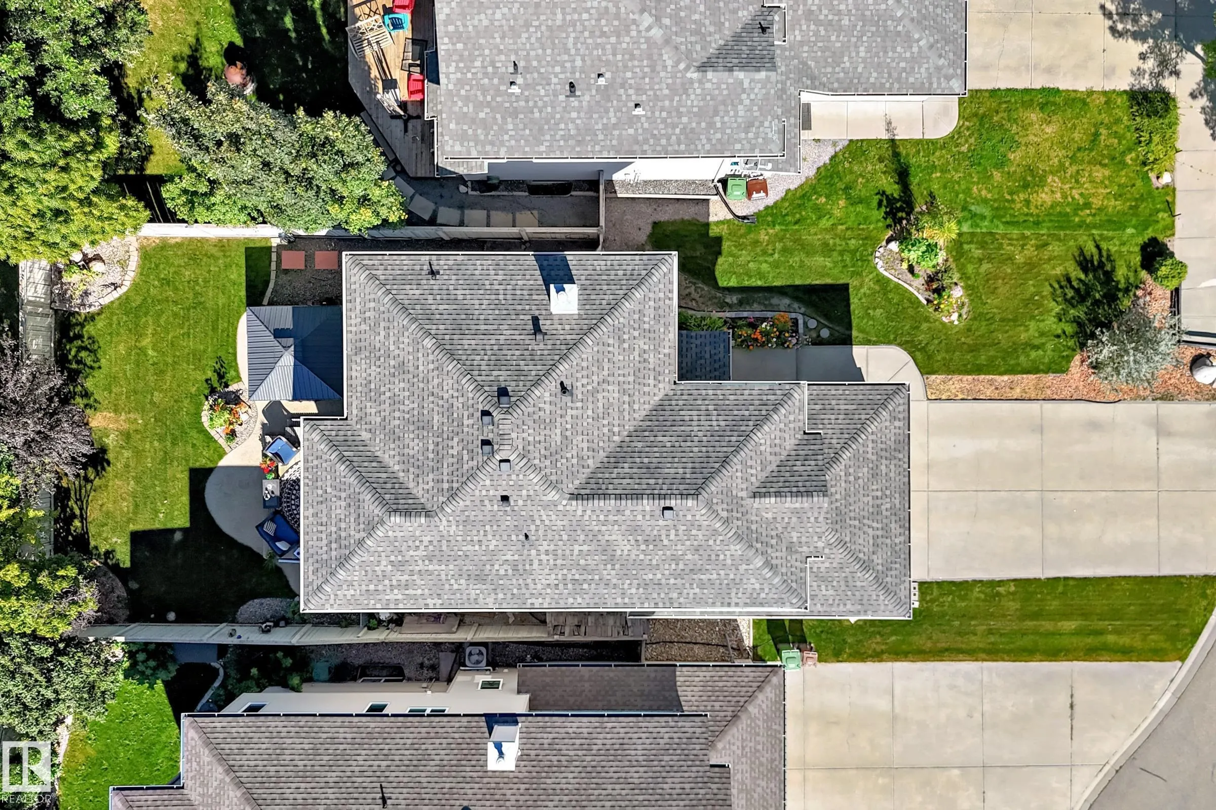 9 ESCADA Close