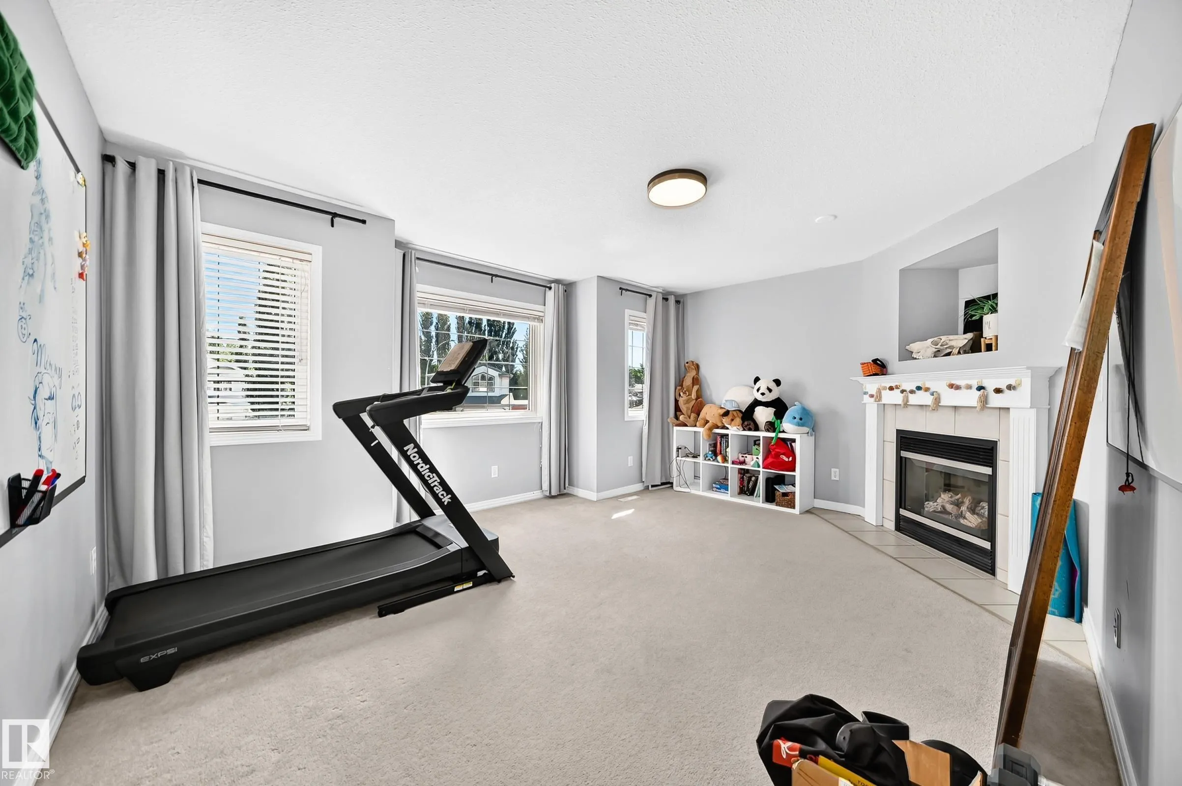 9 ESCADA Close