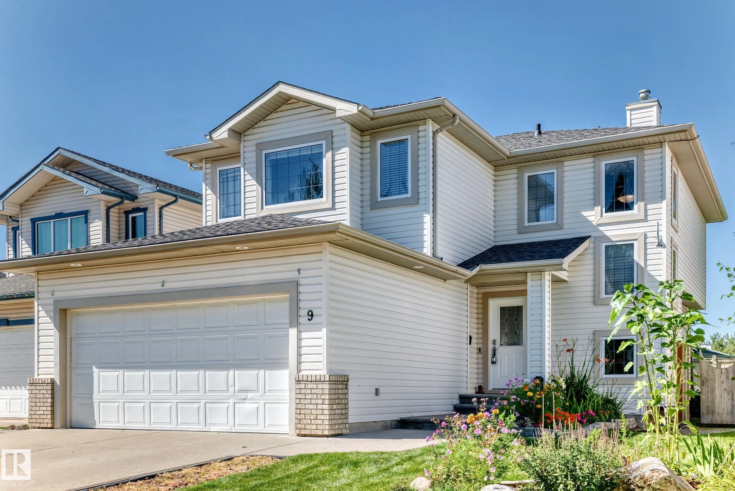 9 ESCADA Close