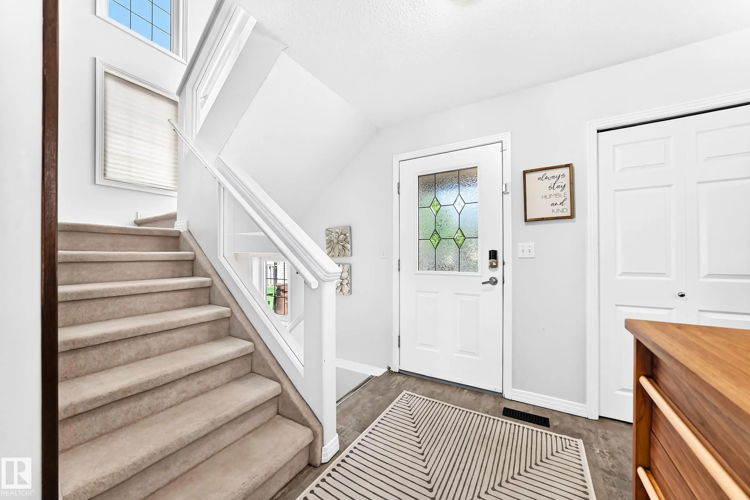 9 ESCADA Close