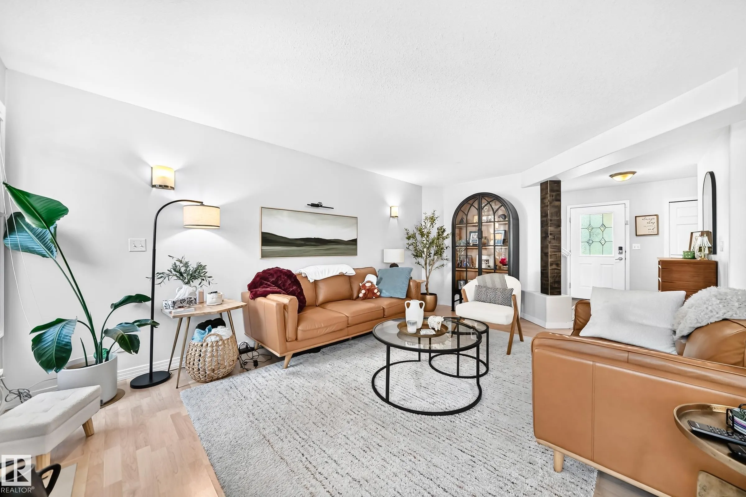 9 ESCADA Close
