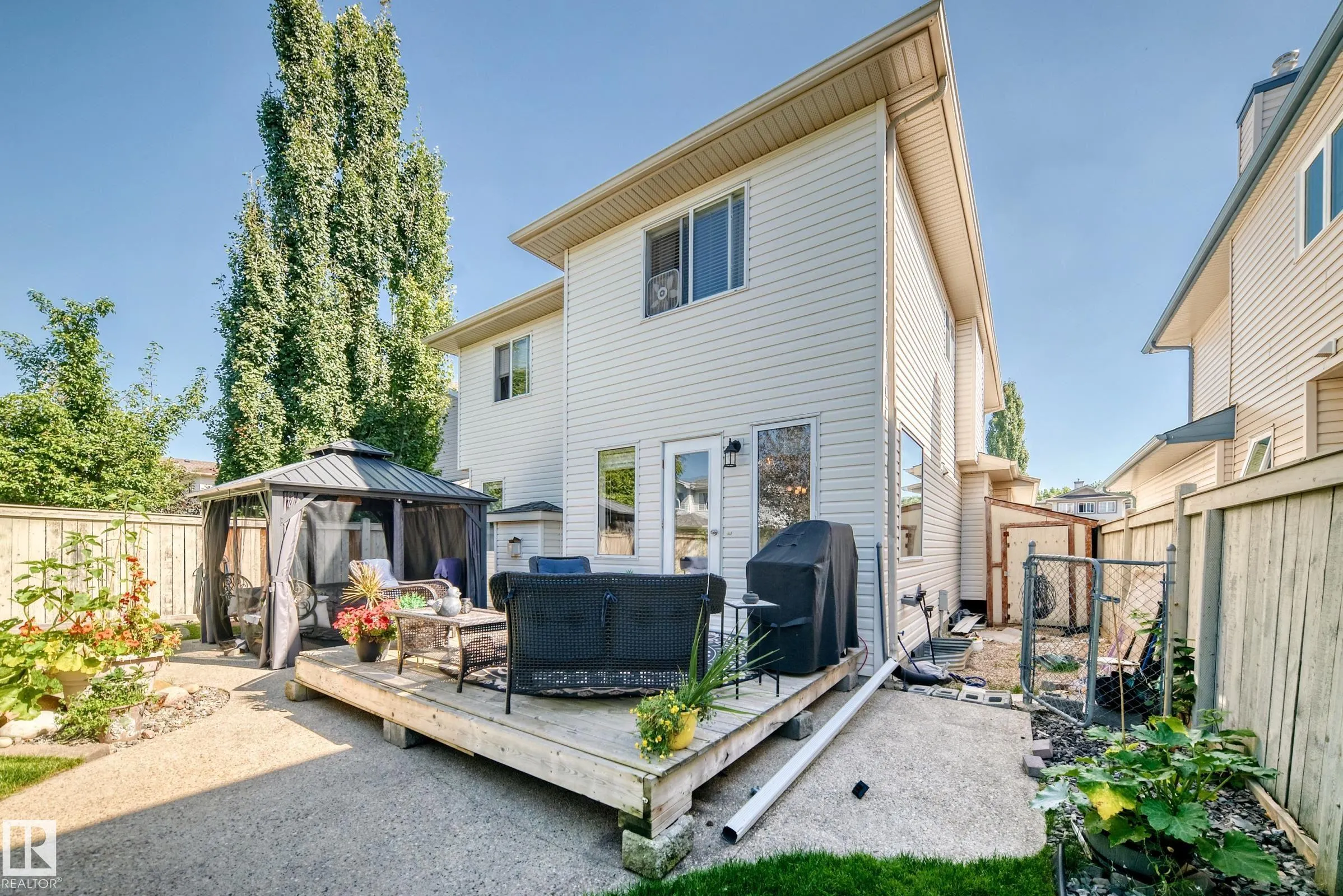 9 ESCADA Close