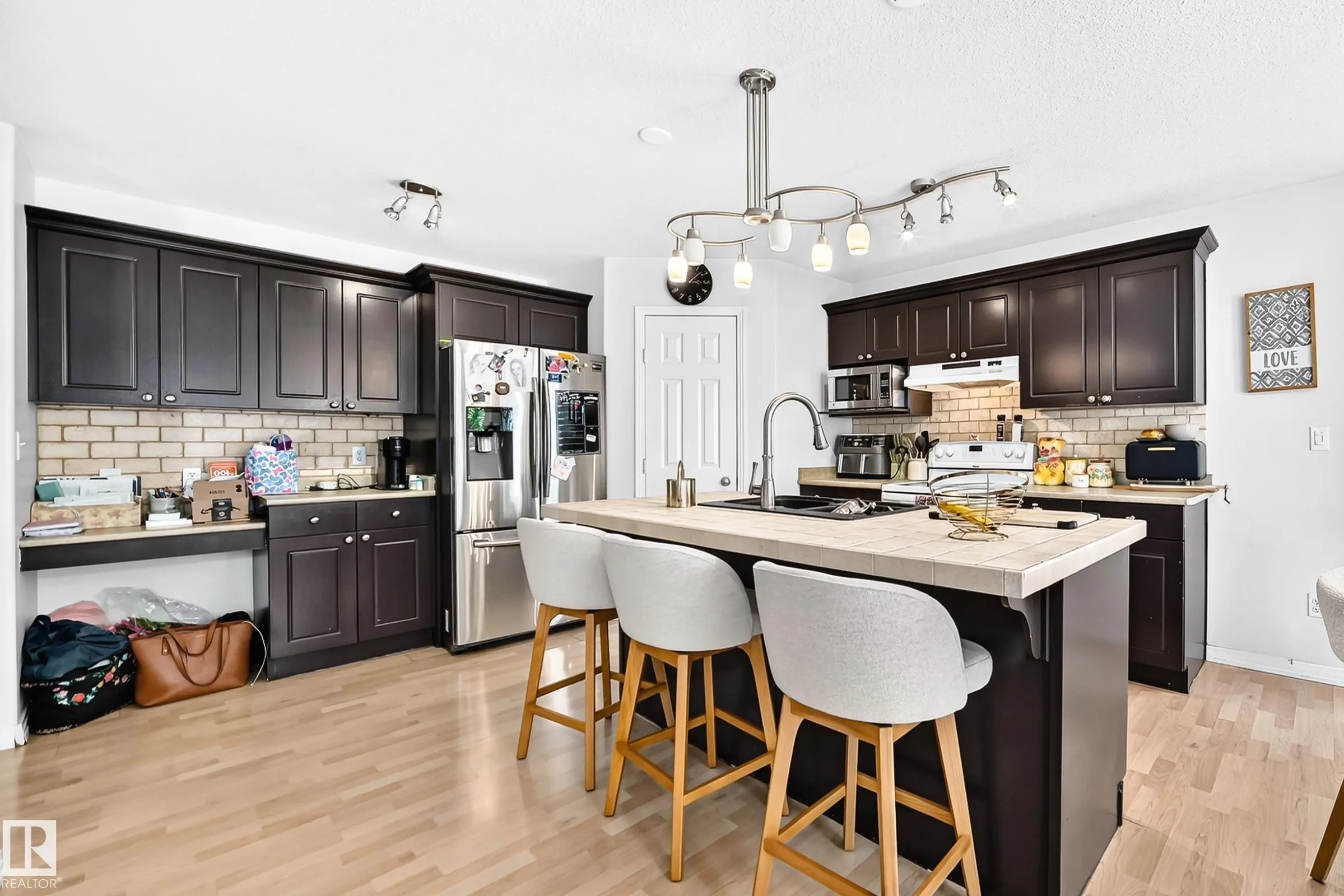 9 ESCADA Close