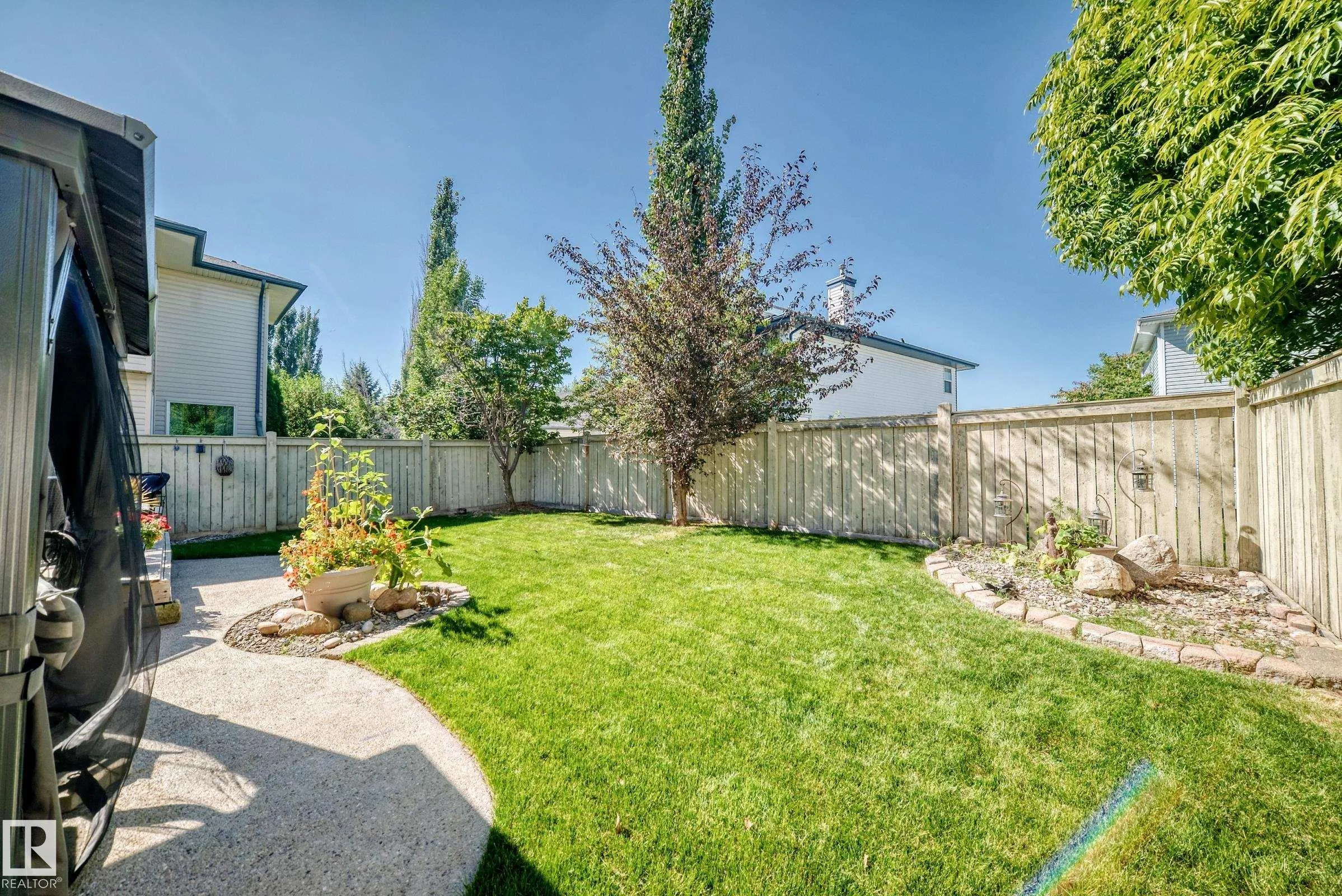 9 ESCADA Close