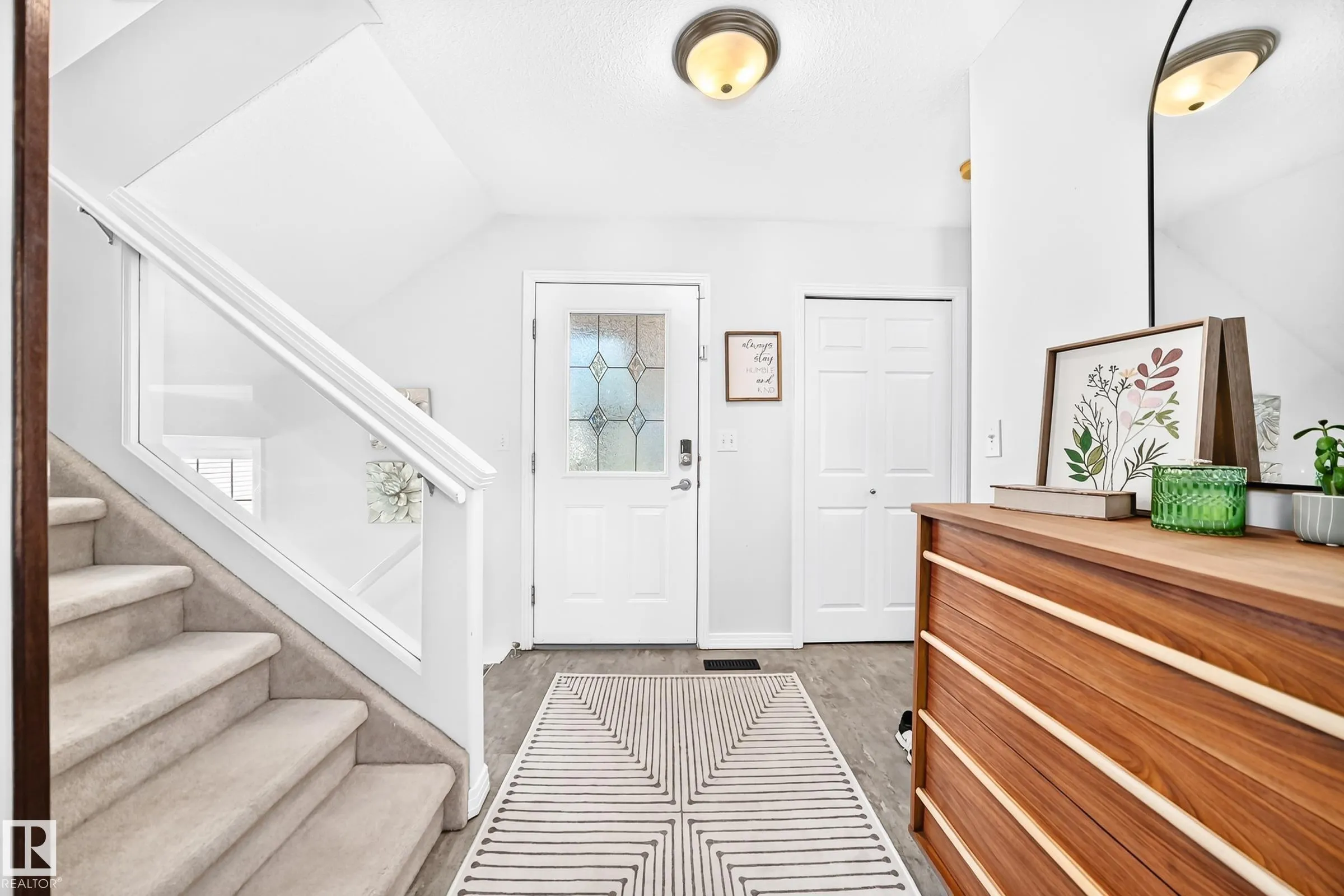 9 ESCADA Close