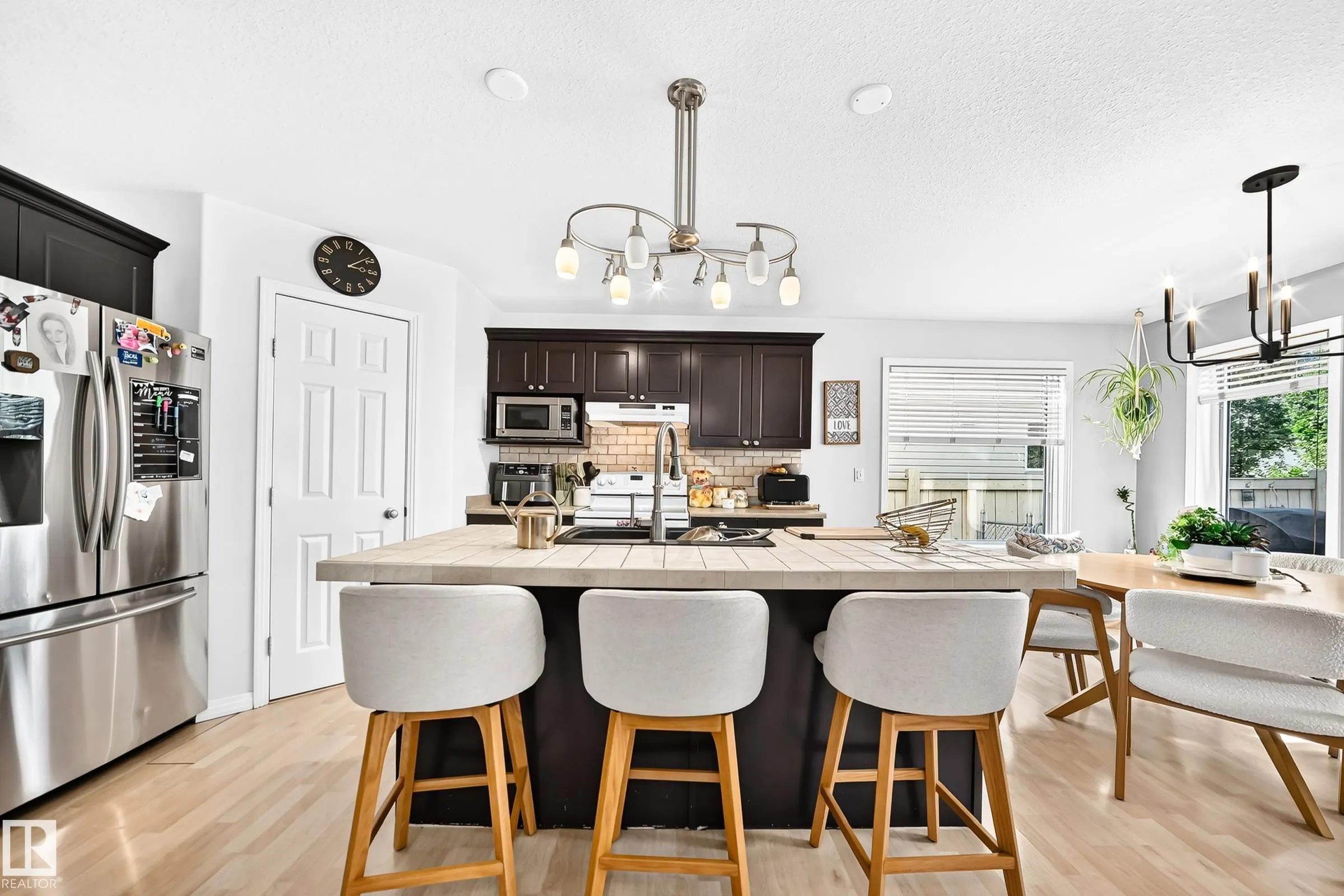 9 ESCADA Close