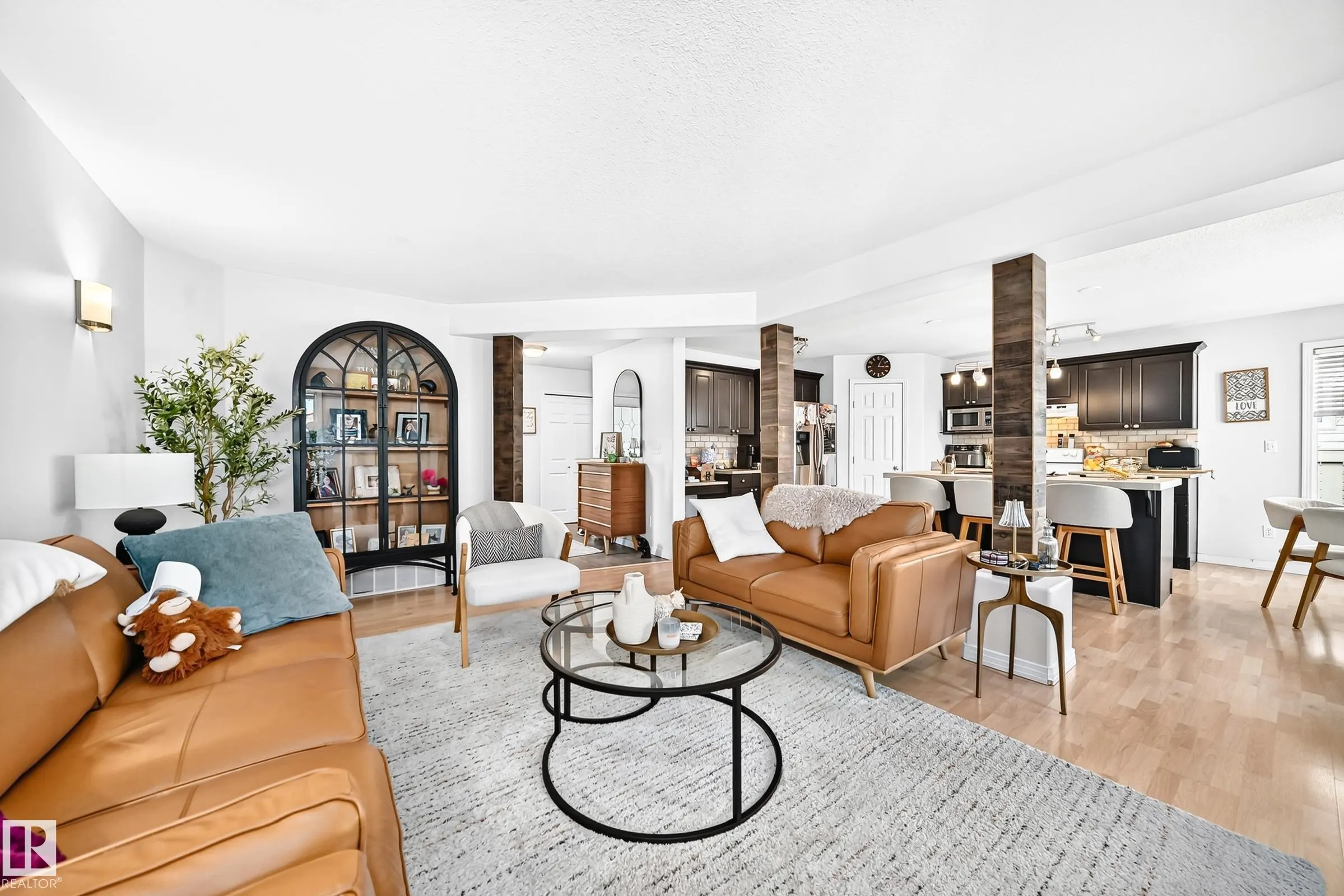 9 ESCADA Close