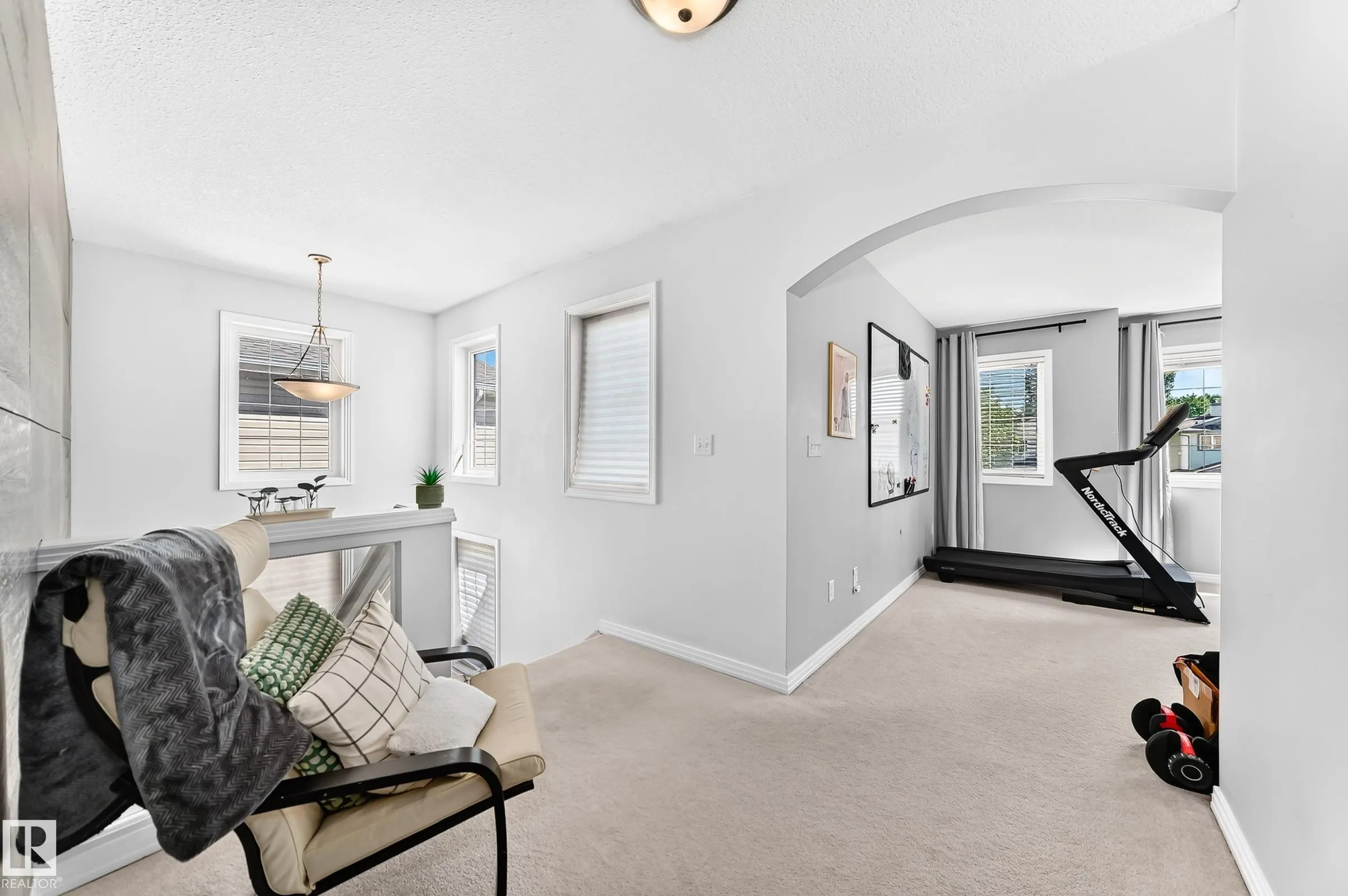 9 ESCADA Close