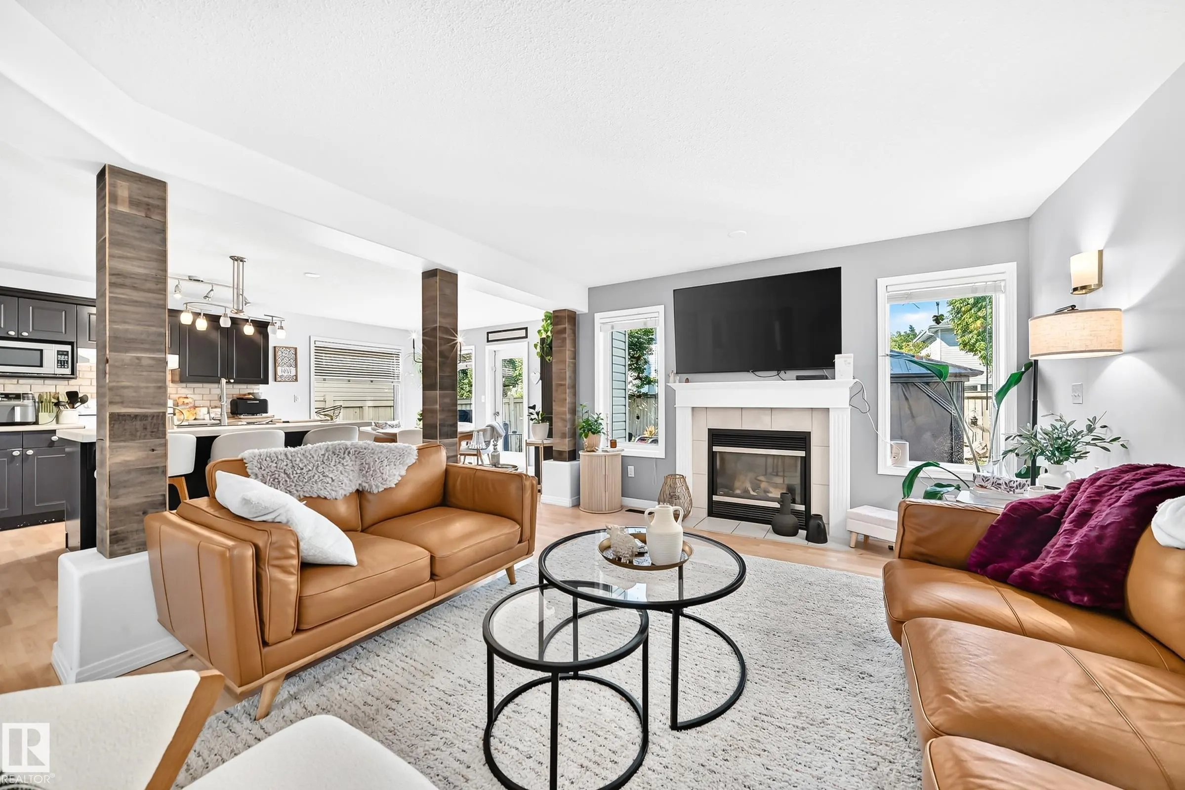 9 ESCADA Close