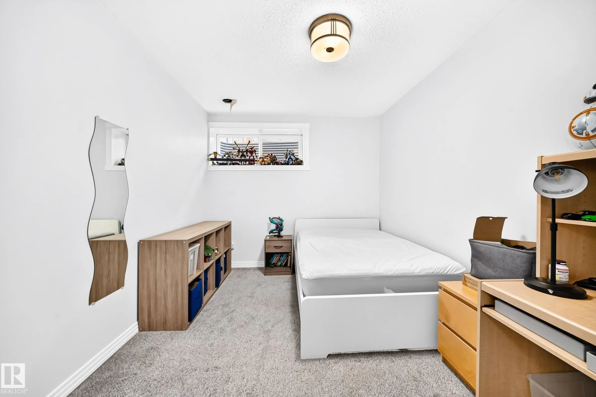 9 ESCADA Close
