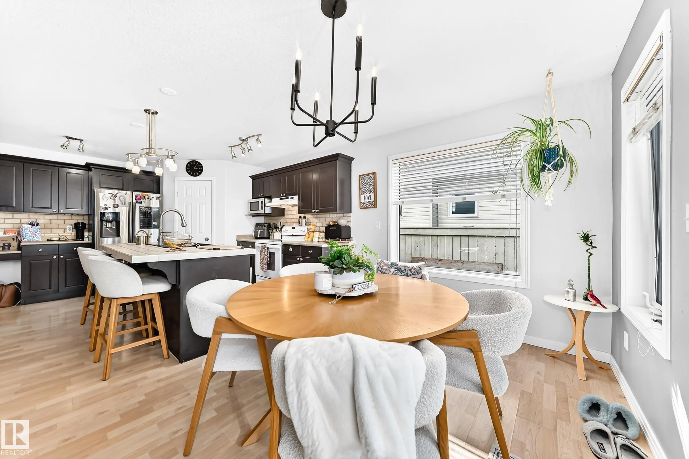 9 ESCADA Close