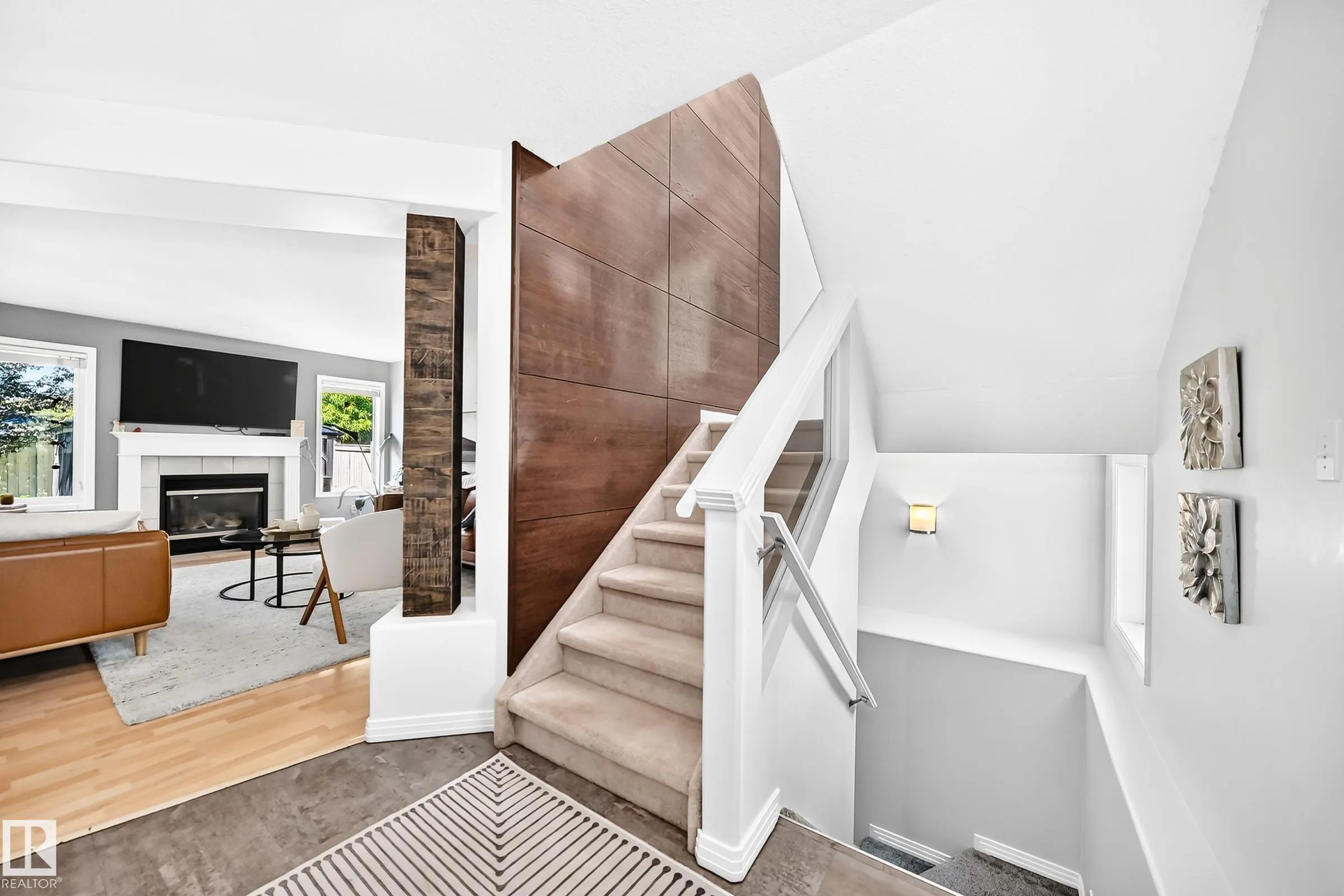 9 ESCADA Close