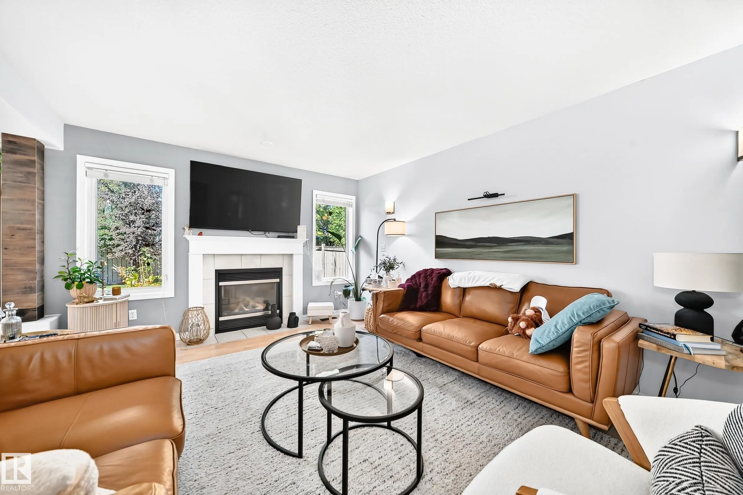 9 ESCADA Close