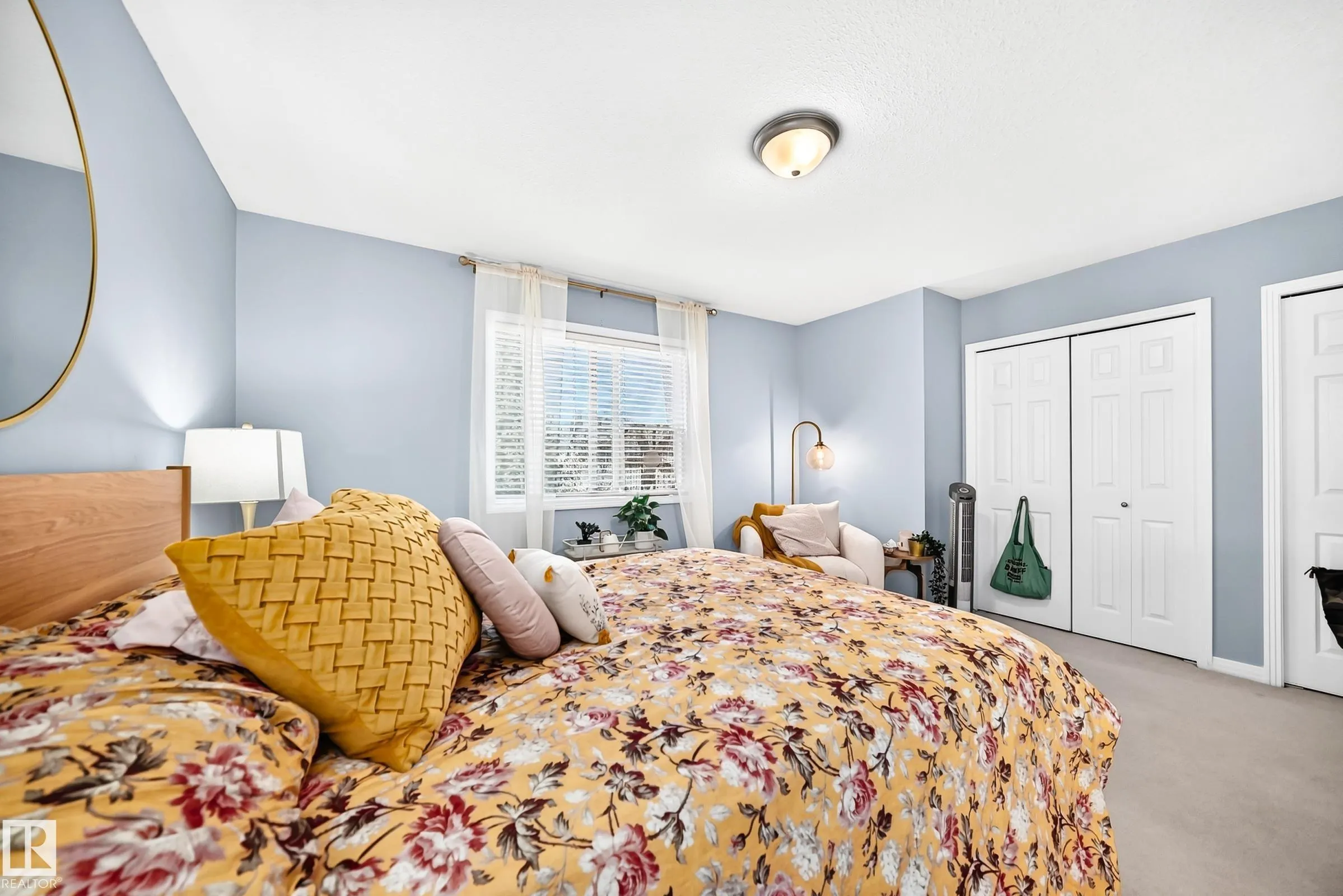 9 ESCADA Close