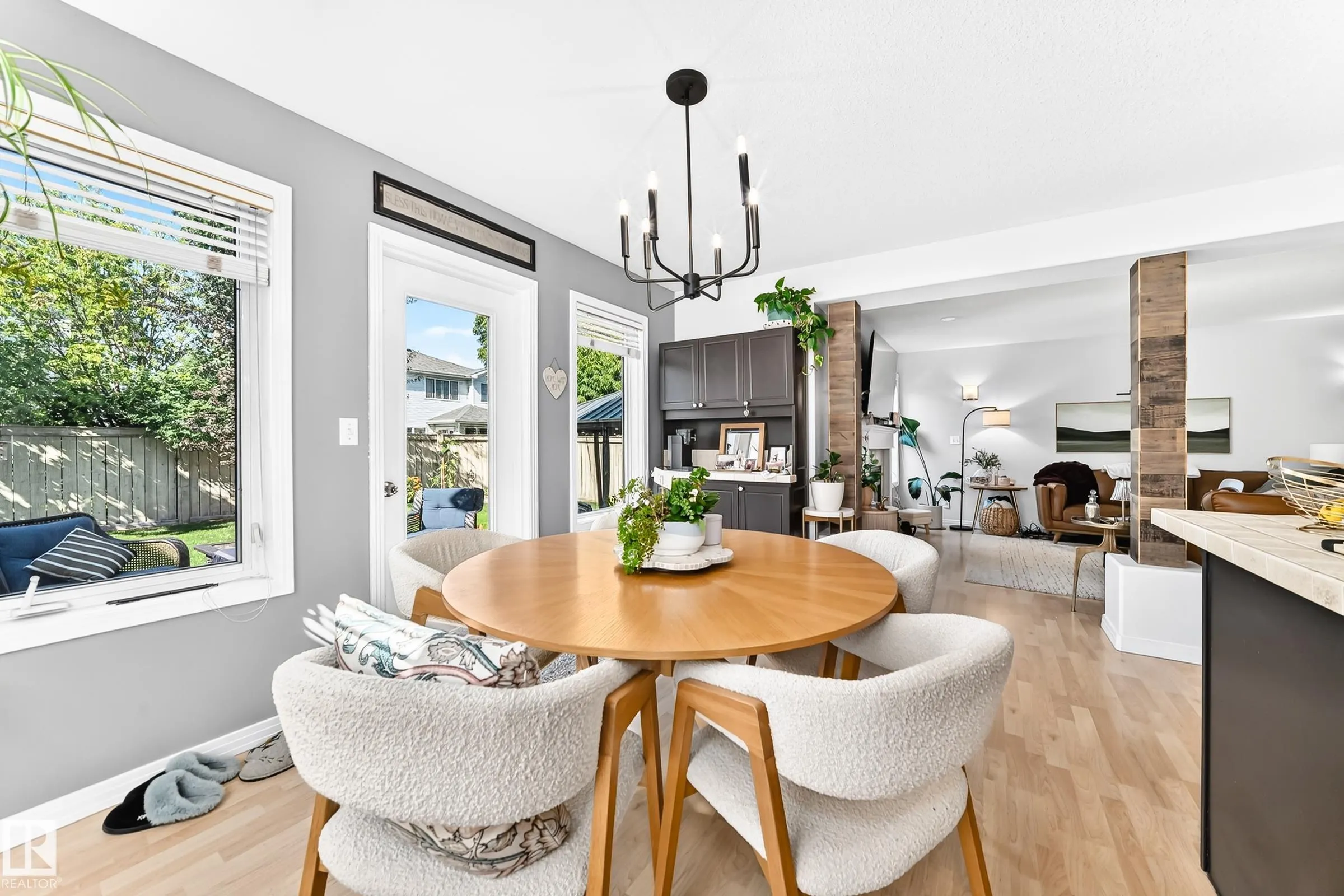 9 ESCADA Close