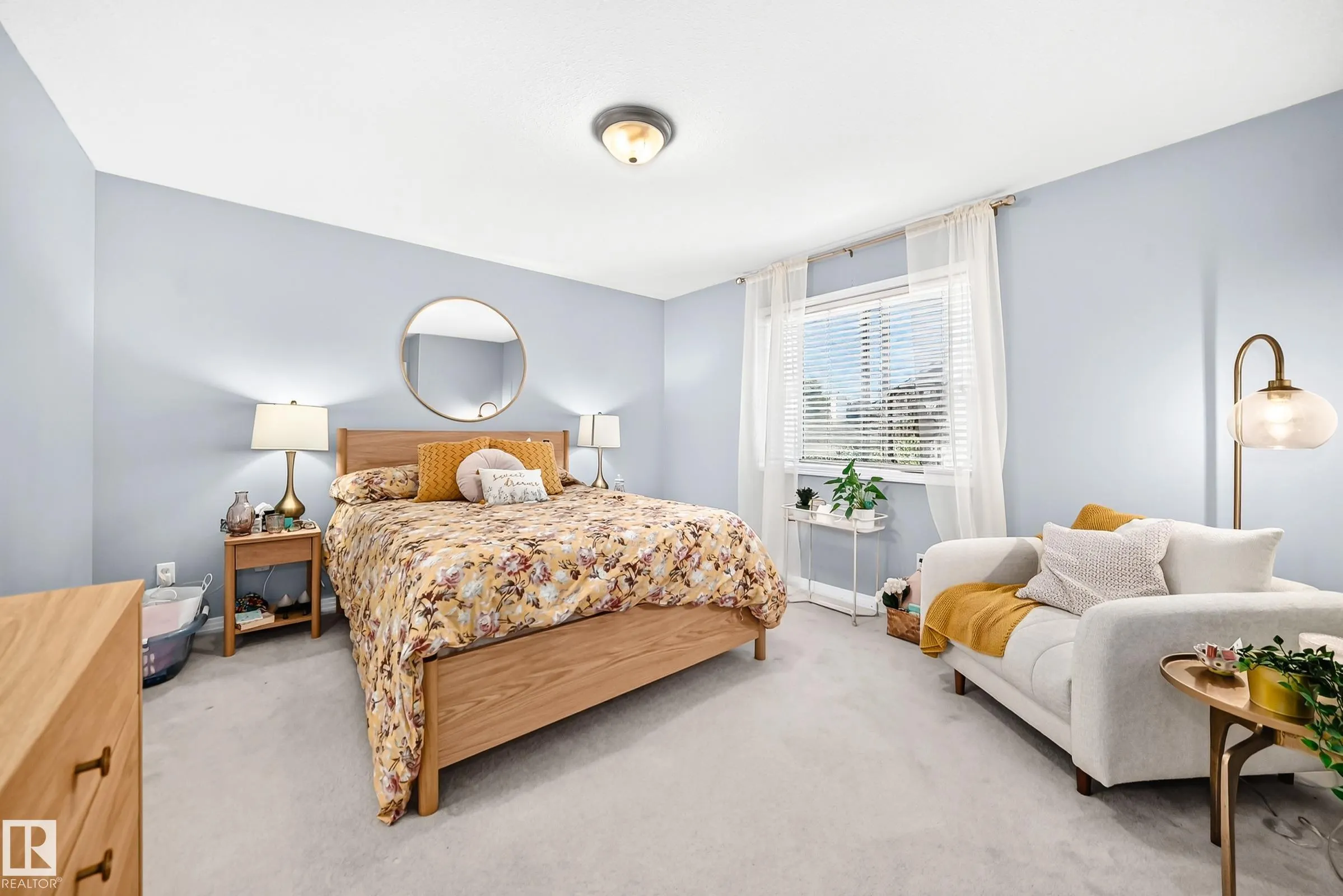 9 ESCADA Close