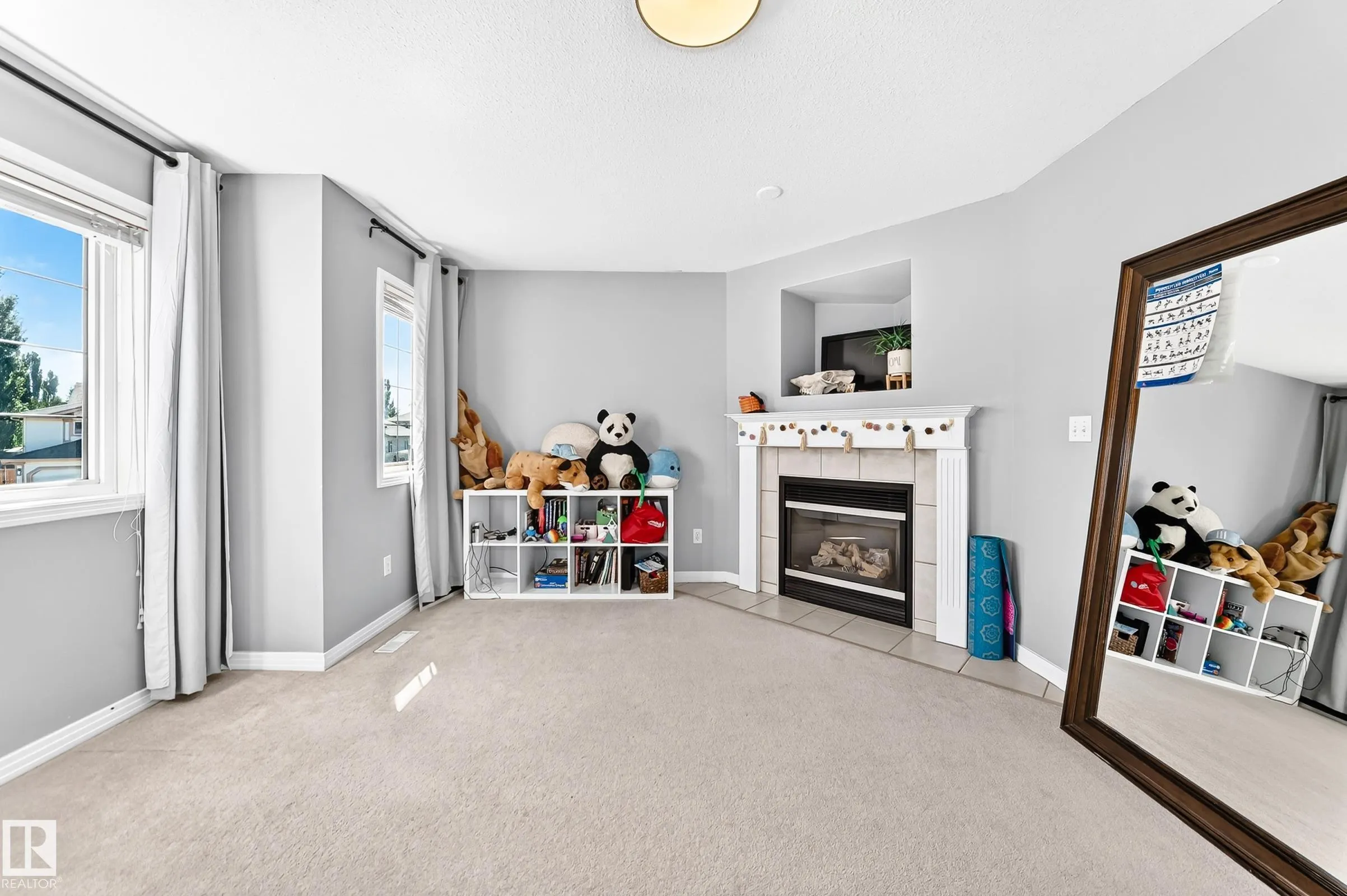 9 ESCADA Close