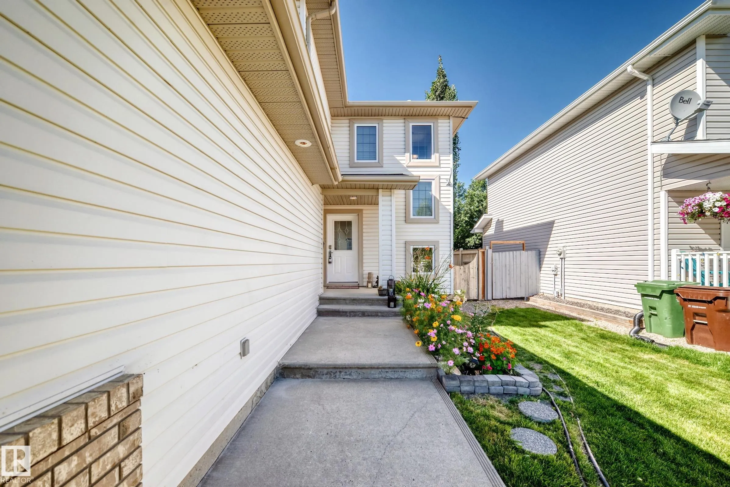9 ESCADA Close