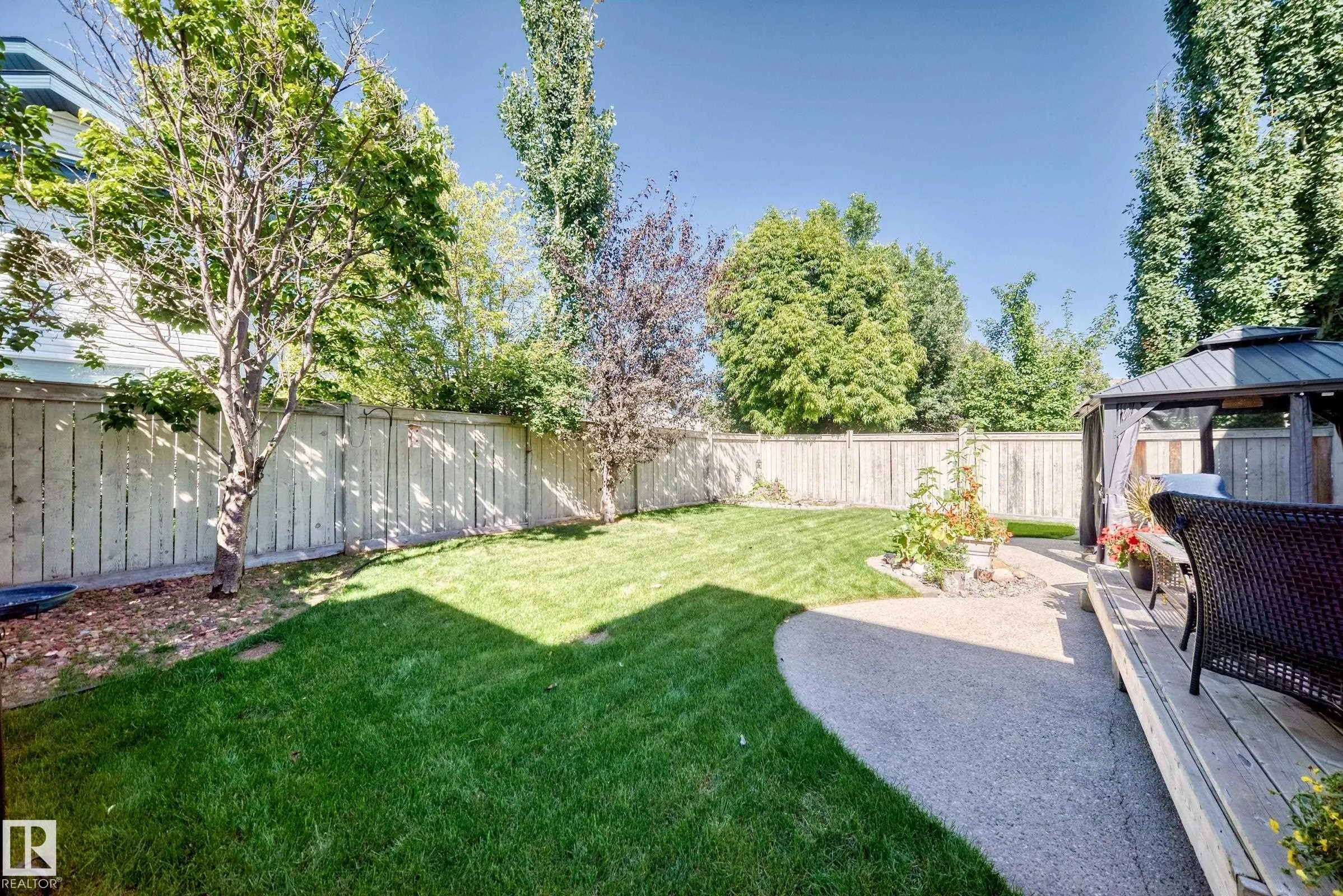 9 ESCADA Close