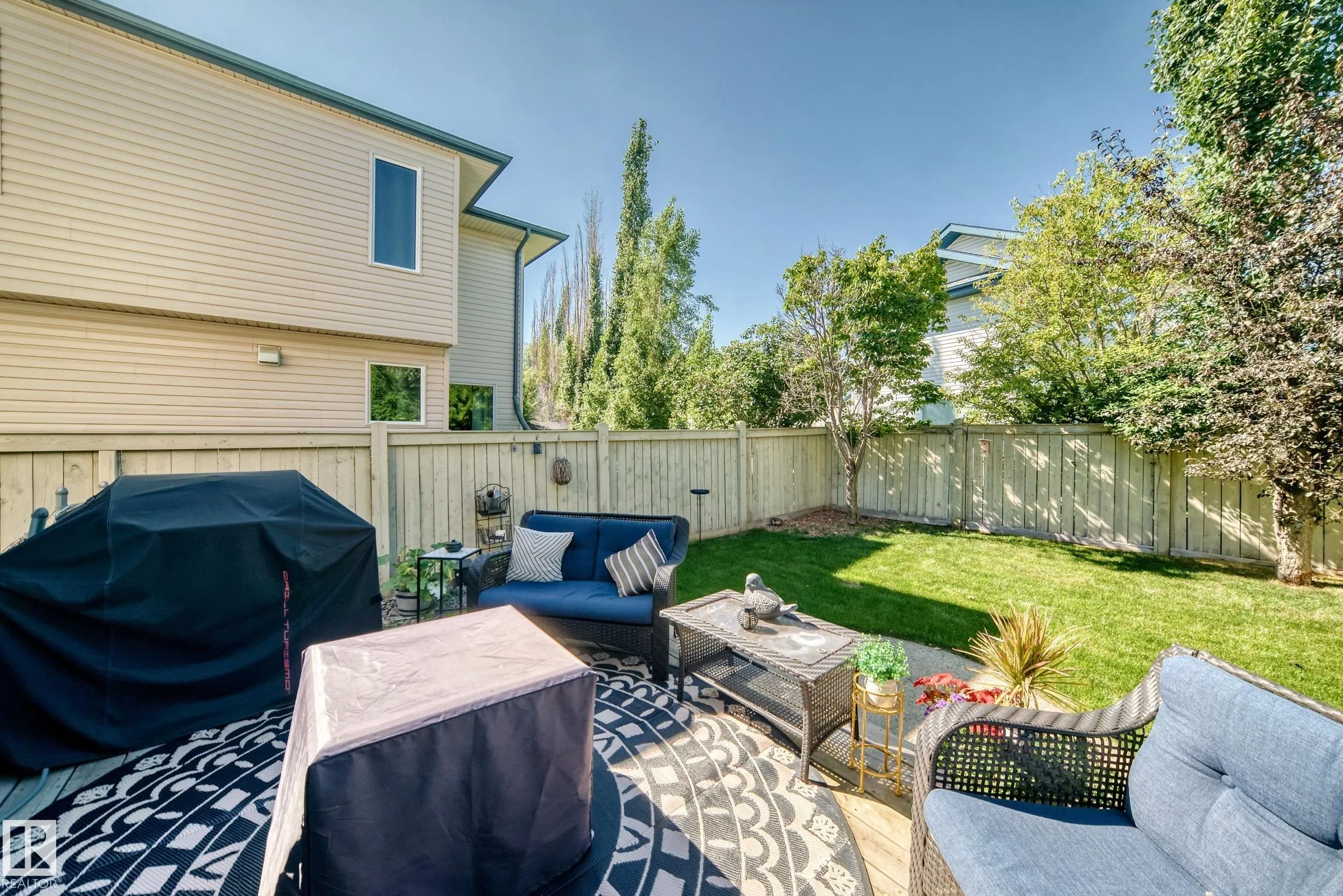 9 ESCADA Close