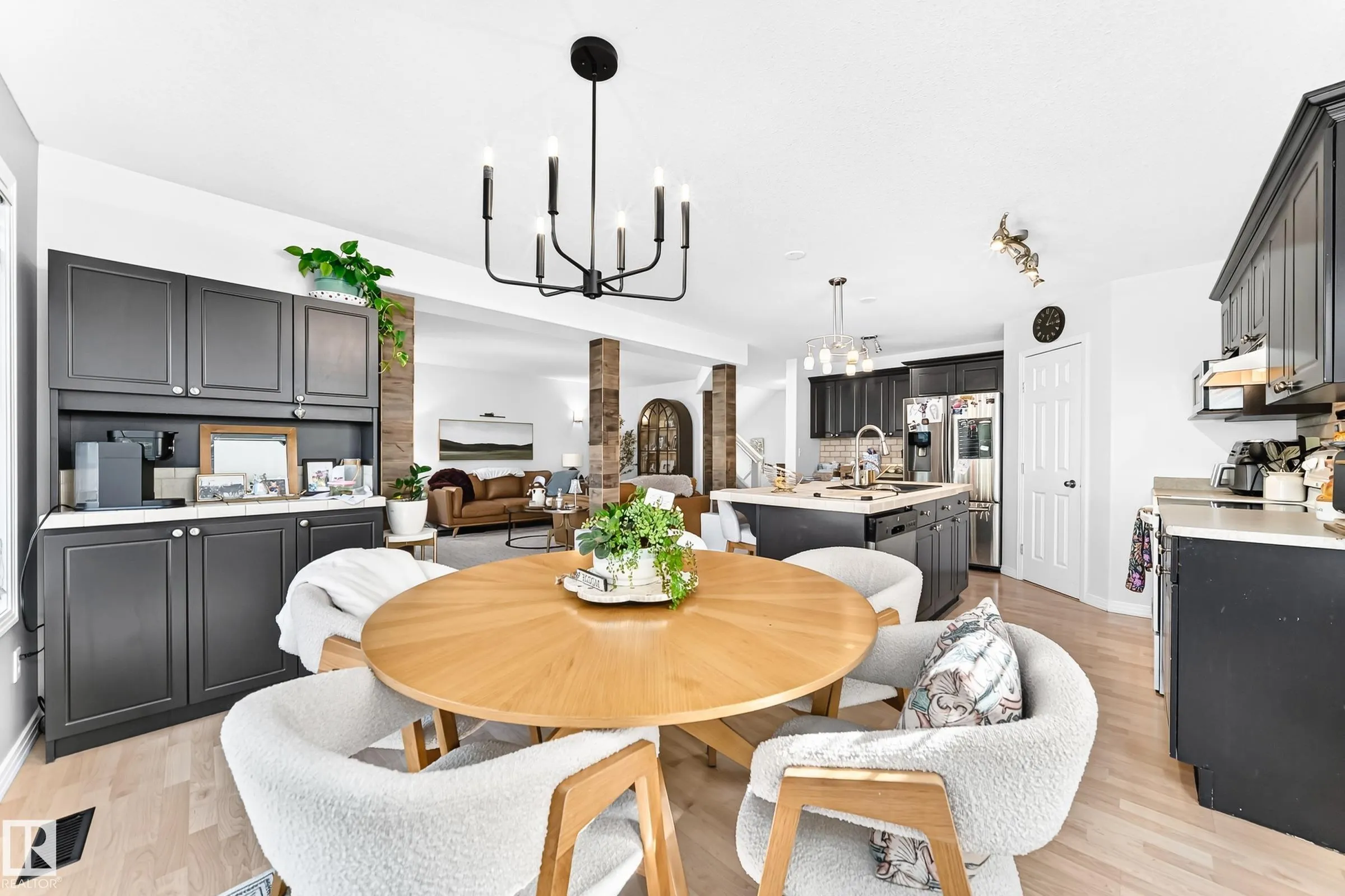 9 ESCADA Close