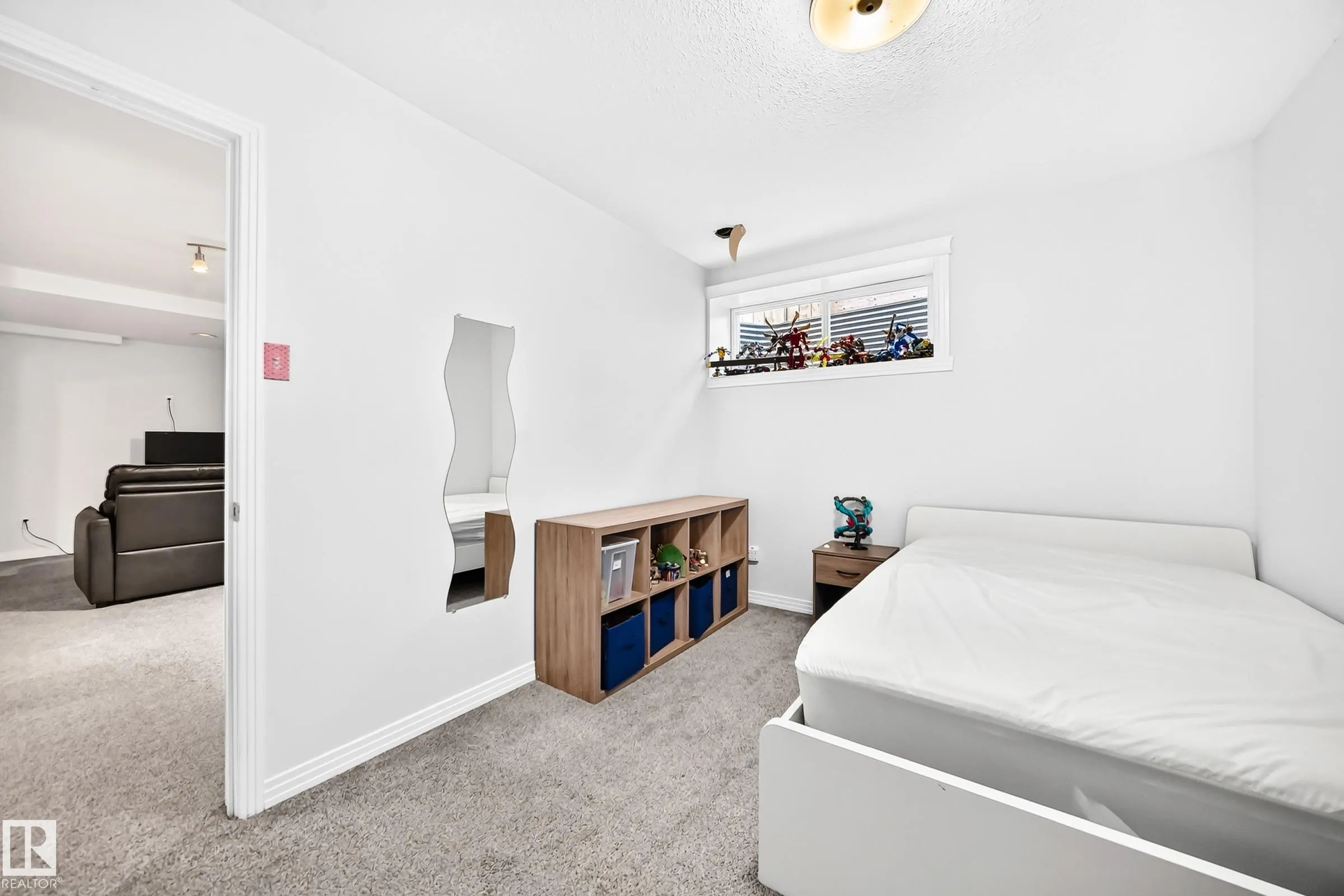 9 ESCADA Close