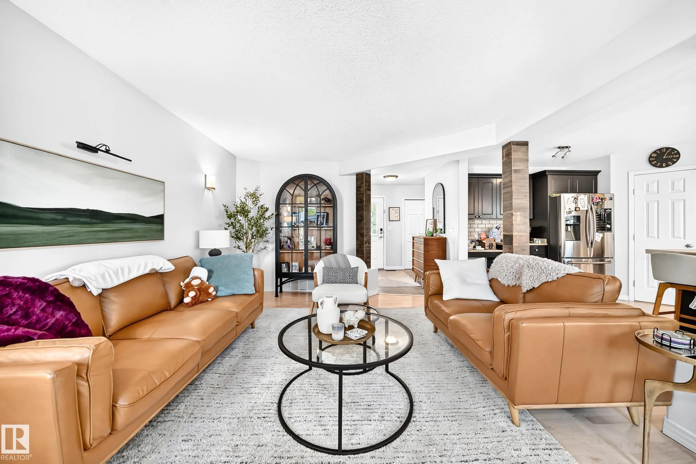 9 ESCADA Close