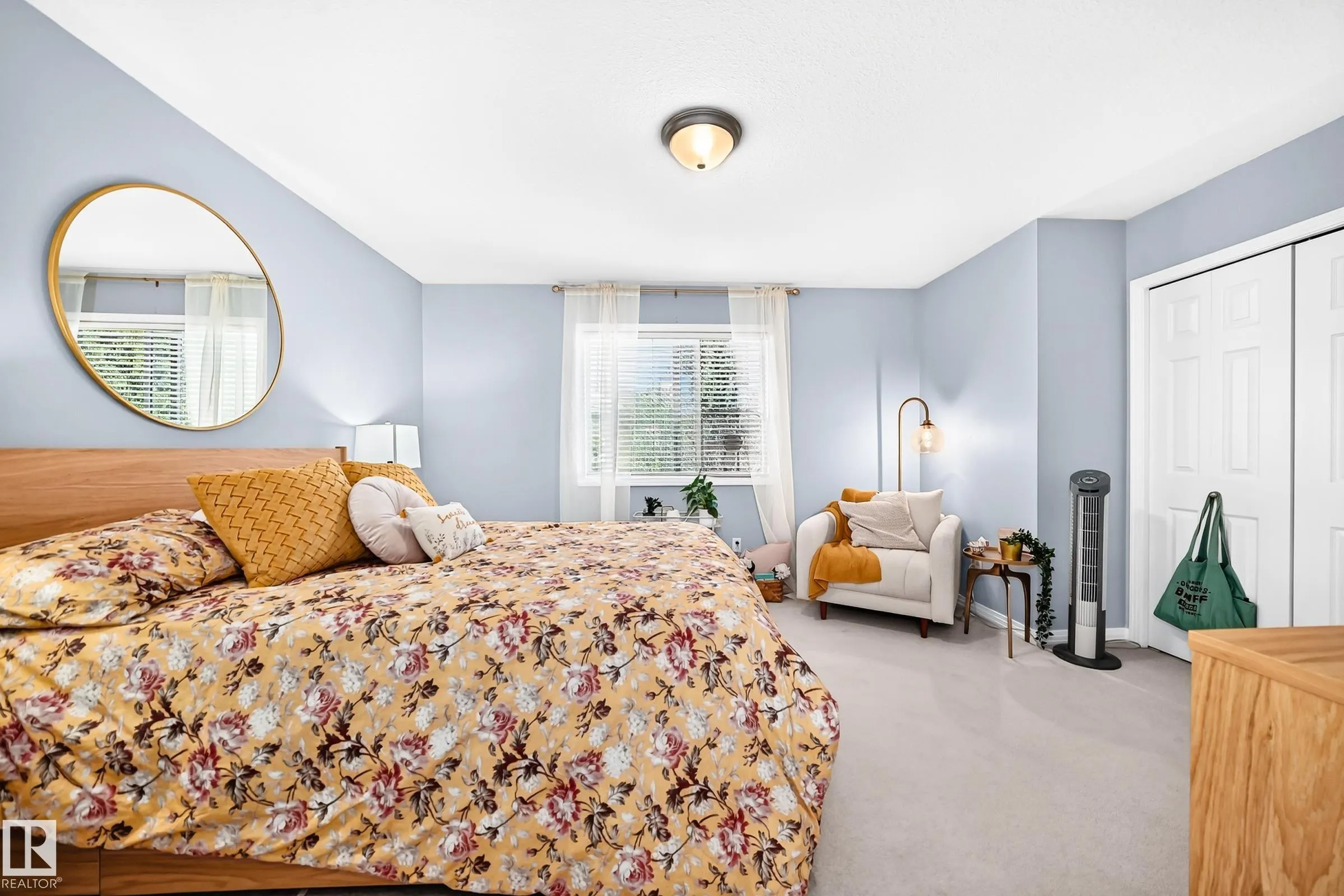 9 ESCADA Close