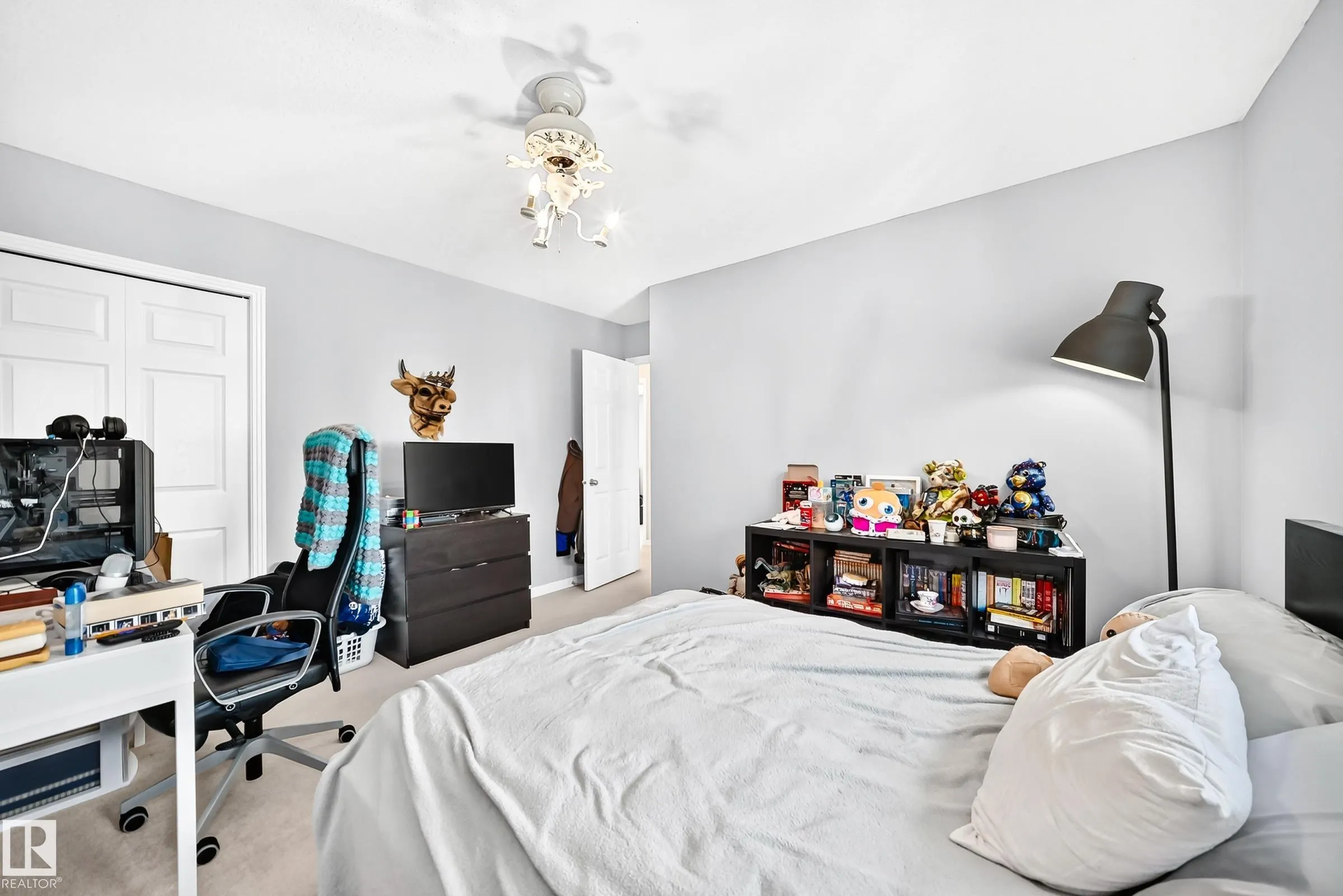 9 ESCADA Close