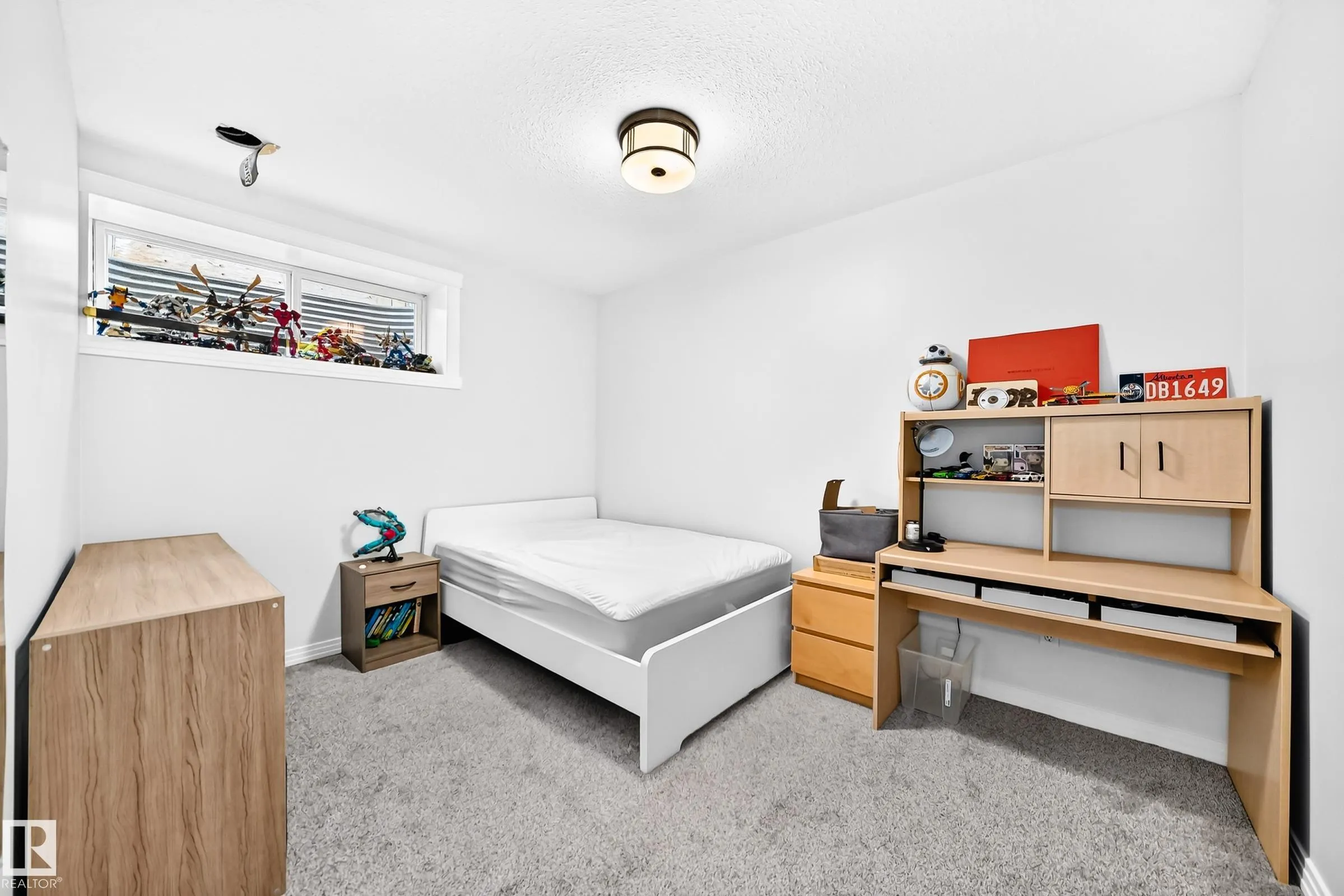 9 ESCADA Close