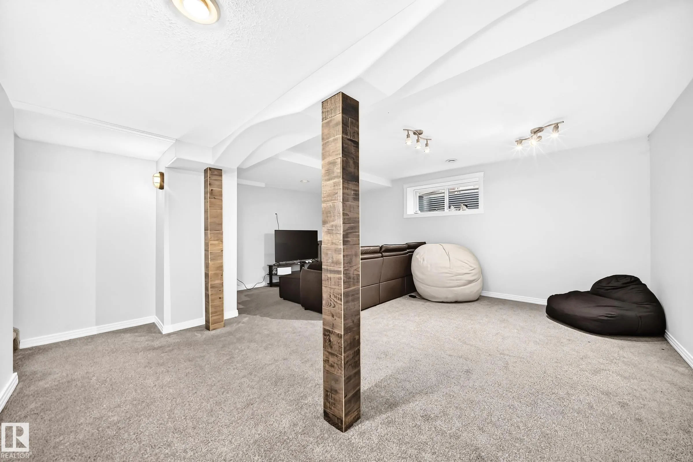 9 ESCADA Close