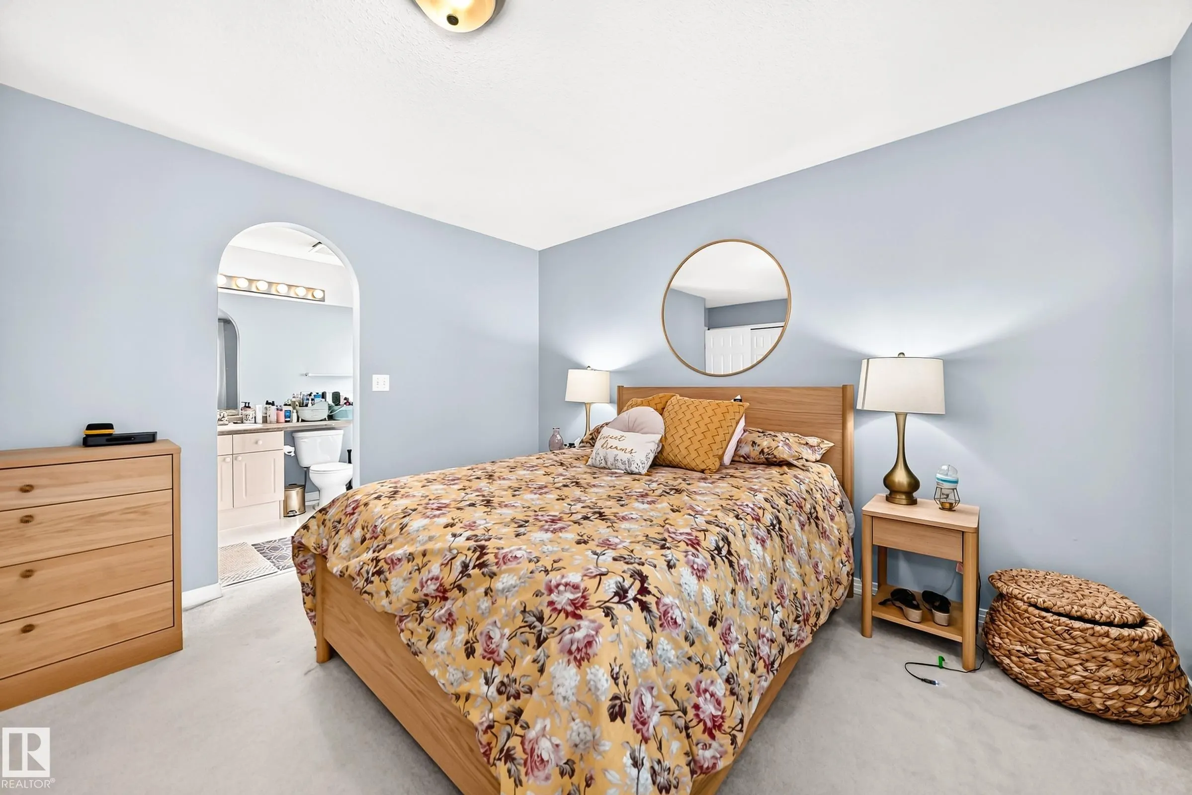 9 ESCADA Close