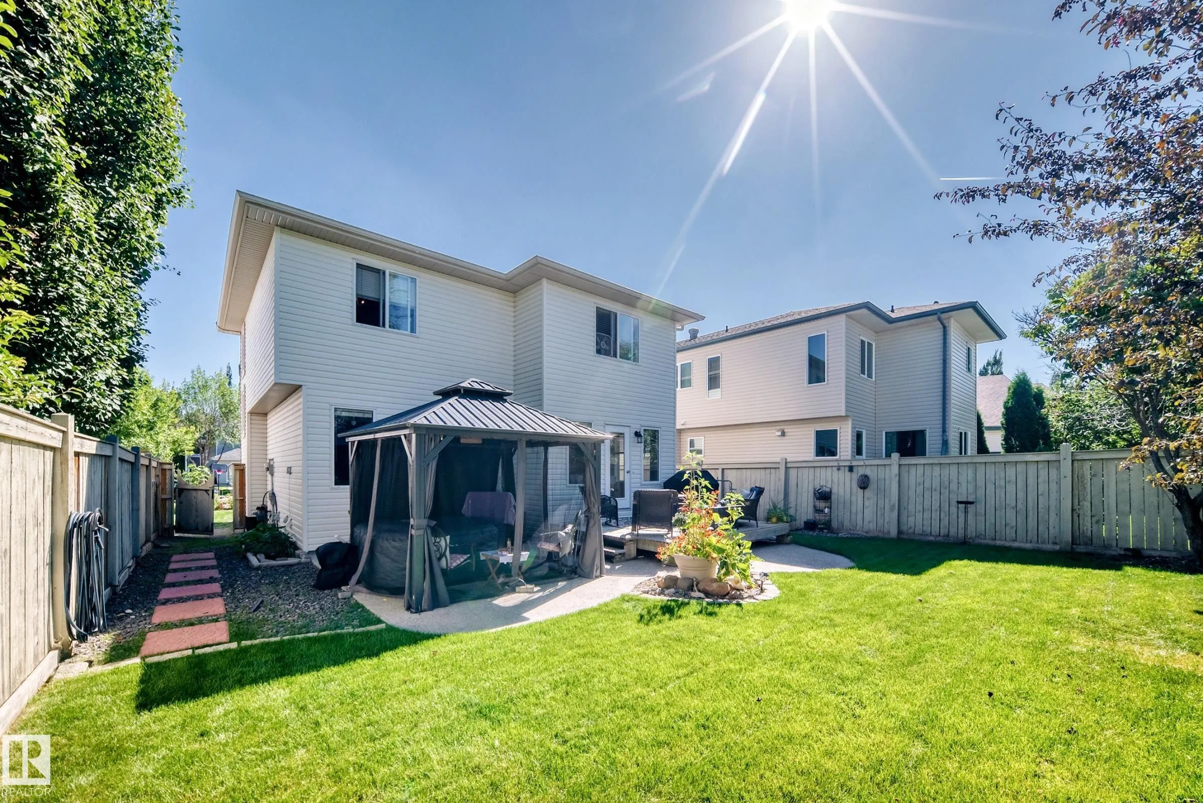 9 ESCADA Close